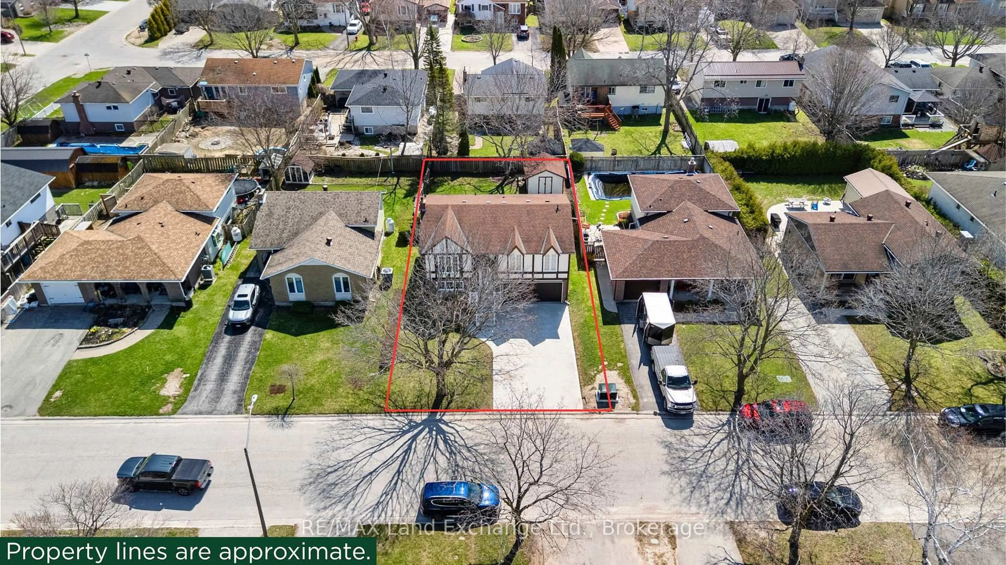 A pic from outside/outdoor area/front of a property/back of a property/a pic from drone, street for 677 Kennard Cres, Kincardine Ontario N2Z 1T5