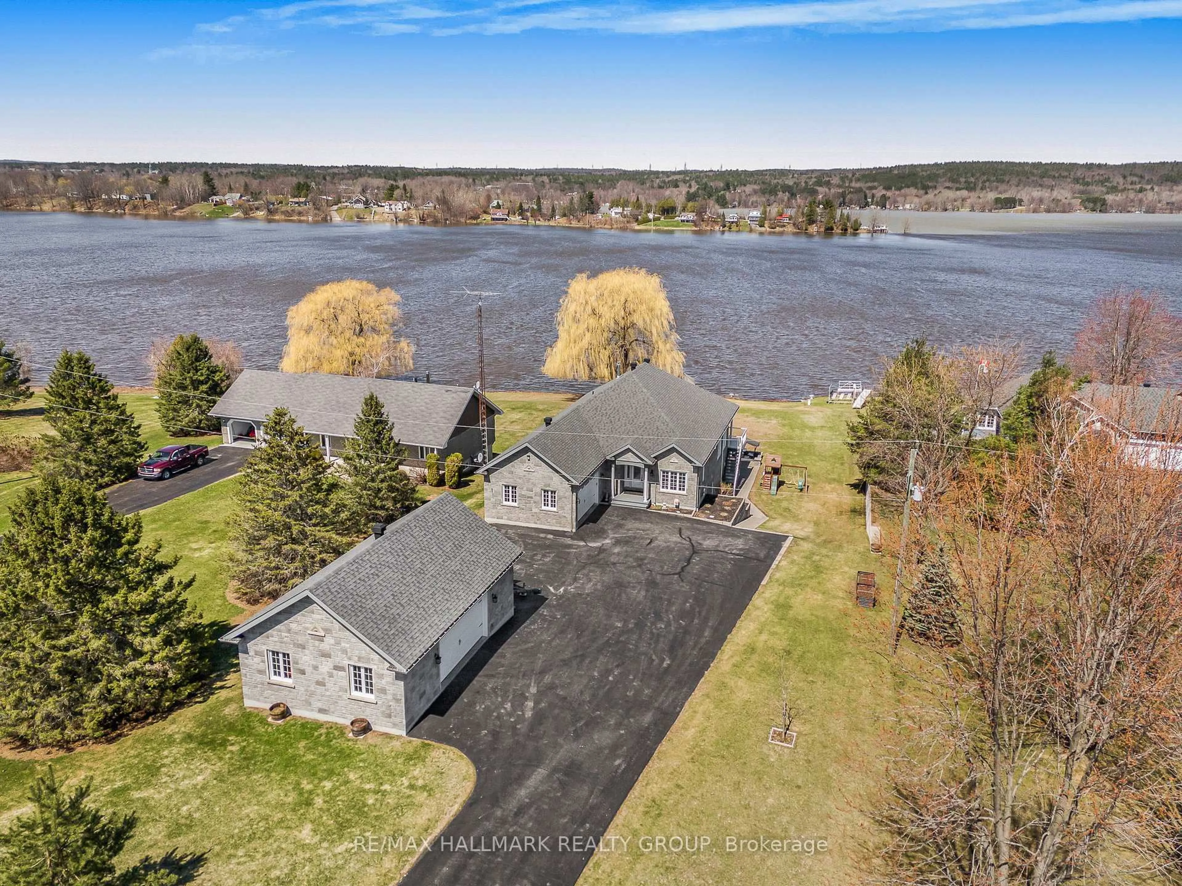 A pic from outside/outdoor area/front of a property/back of a property/a pic from drone, water/lake/river/ocean view for 261 CONCESSION 1 Rd, Alfred and Plantagenet Ontario K0B 1L0