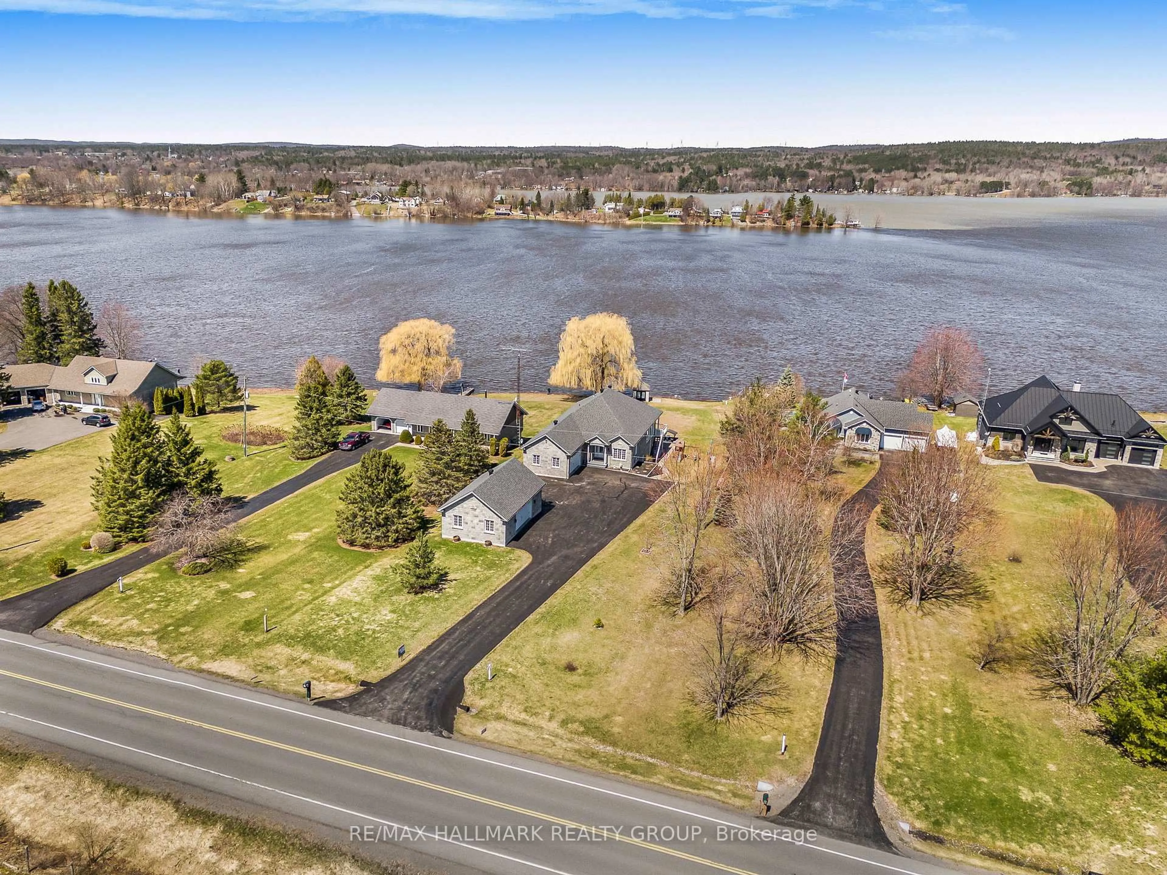 A pic from outside/outdoor area/front of a property/back of a property/a pic from drone, water/lake/river/ocean view for 261 CONCESSION 1 Rd, Alfred and Plantagenet Ontario K0B 1L0