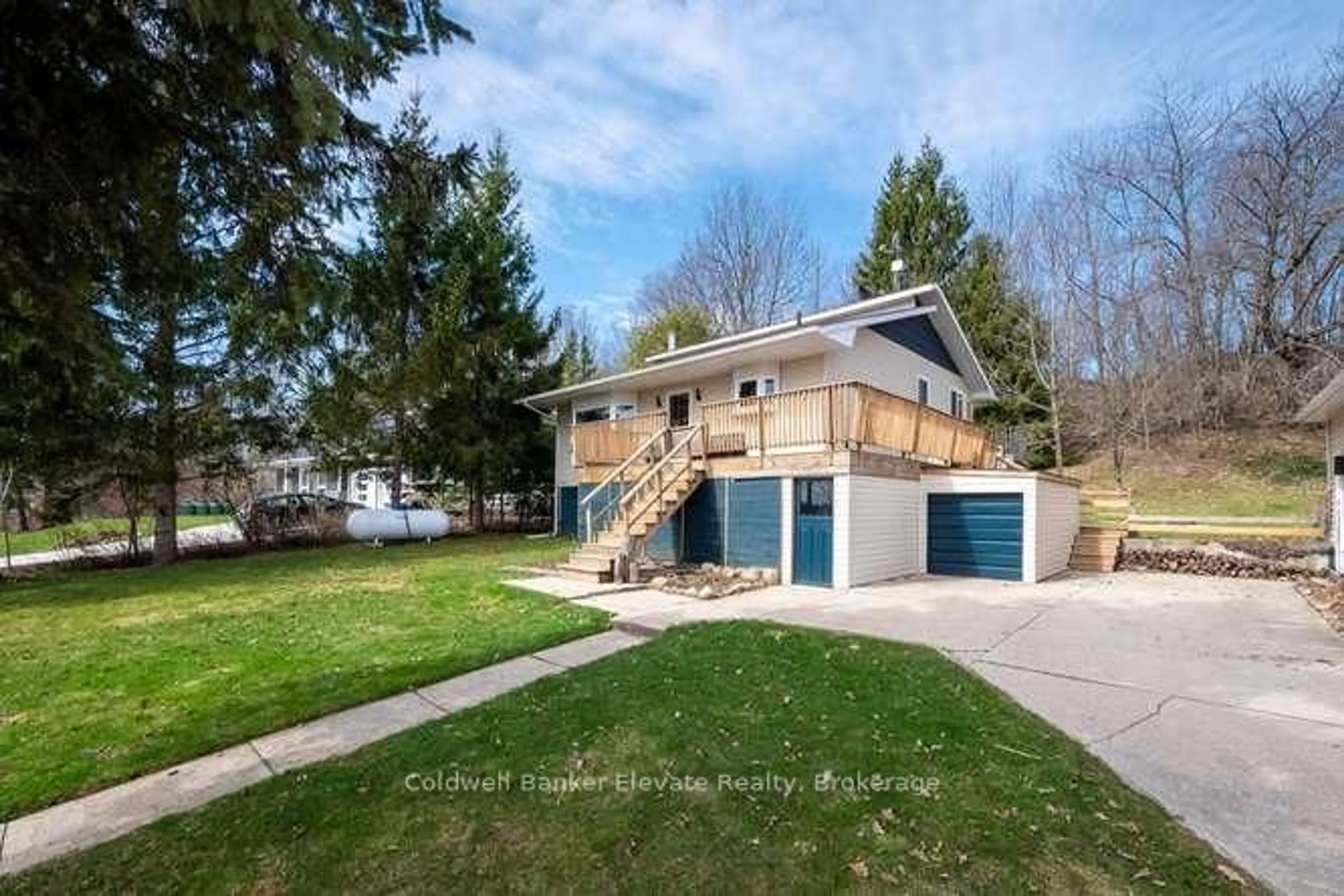 Home with vinyl exterior material, unknown for 150 MACINTOSH Dr, Georgian Bluffs Ontario N0H 1S0