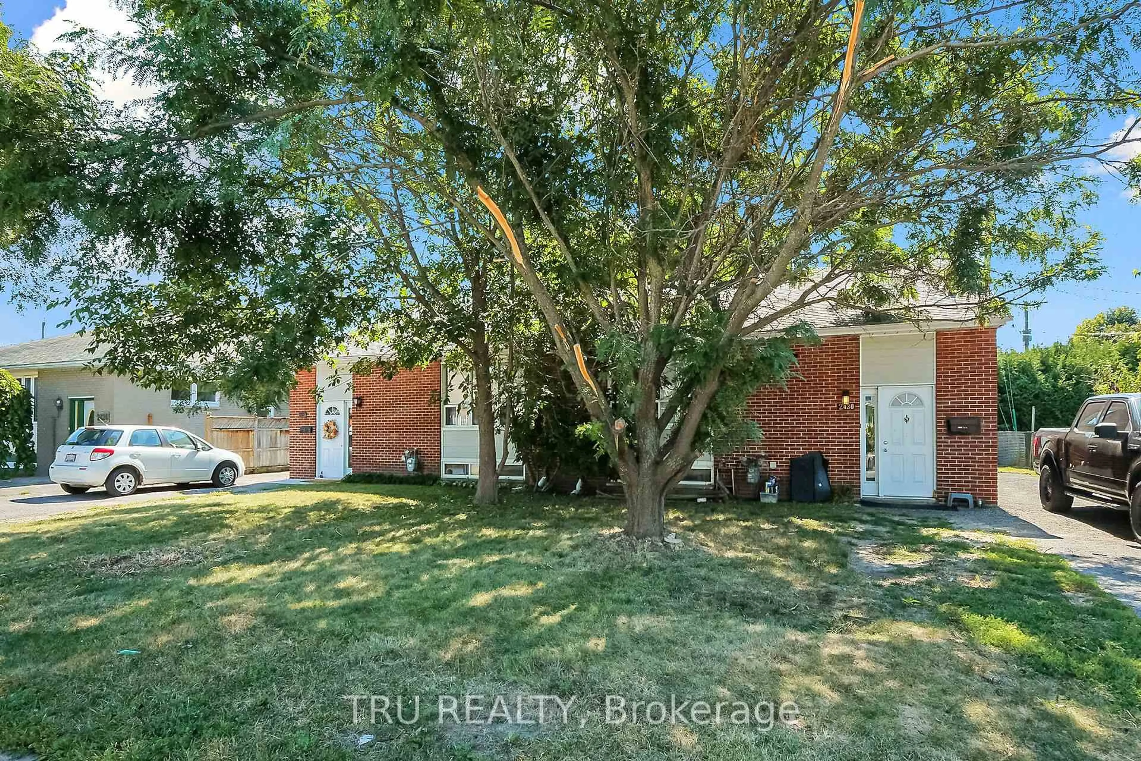 A pic from outside/outdoor area/front of a property/back of a property/a pic from drone, street for 2428-2430 Iris St, Ottawa Ontario K2C 2C6