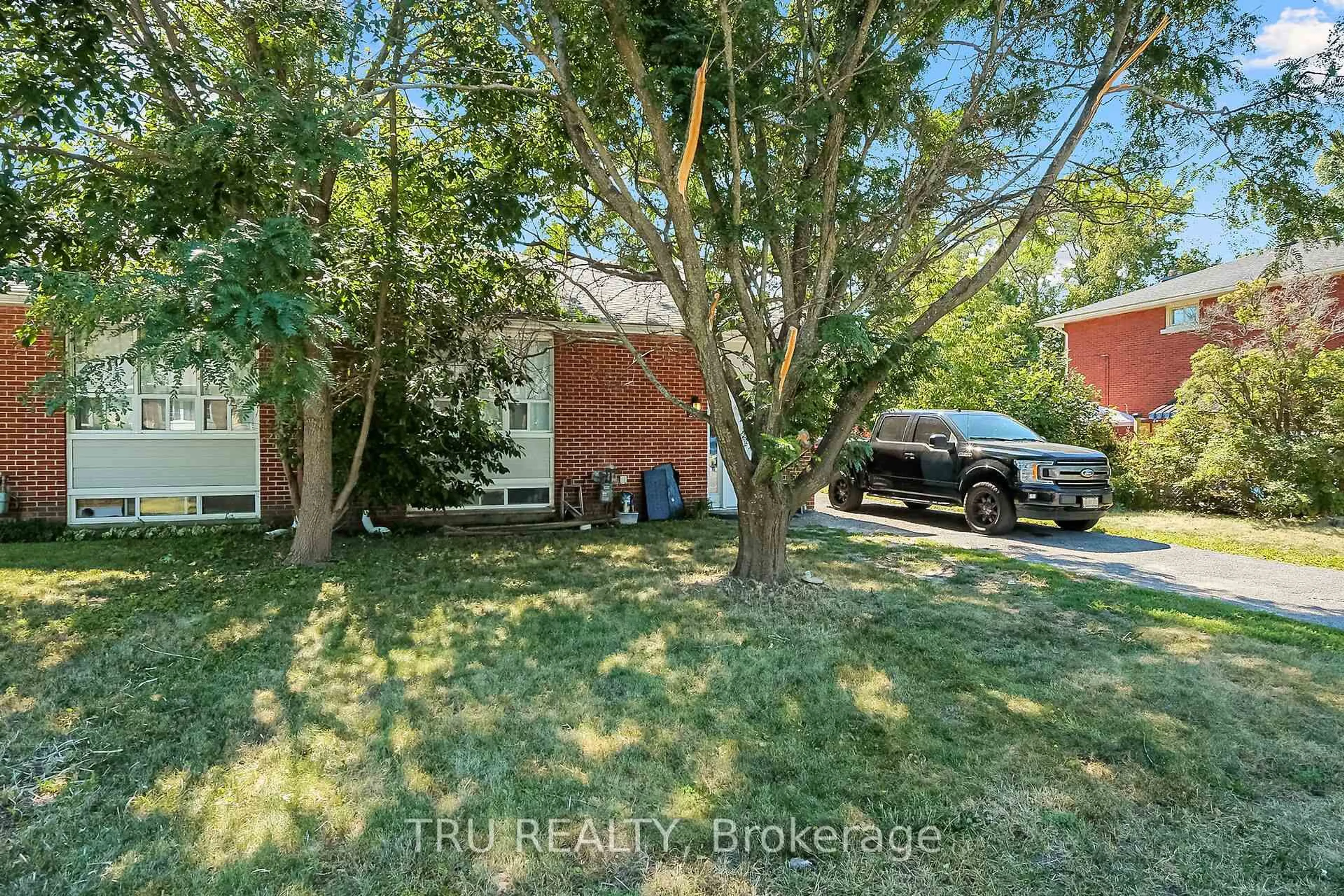 Unknown for 2428-2430 Iris St, Ottawa Ontario K2C 2C6