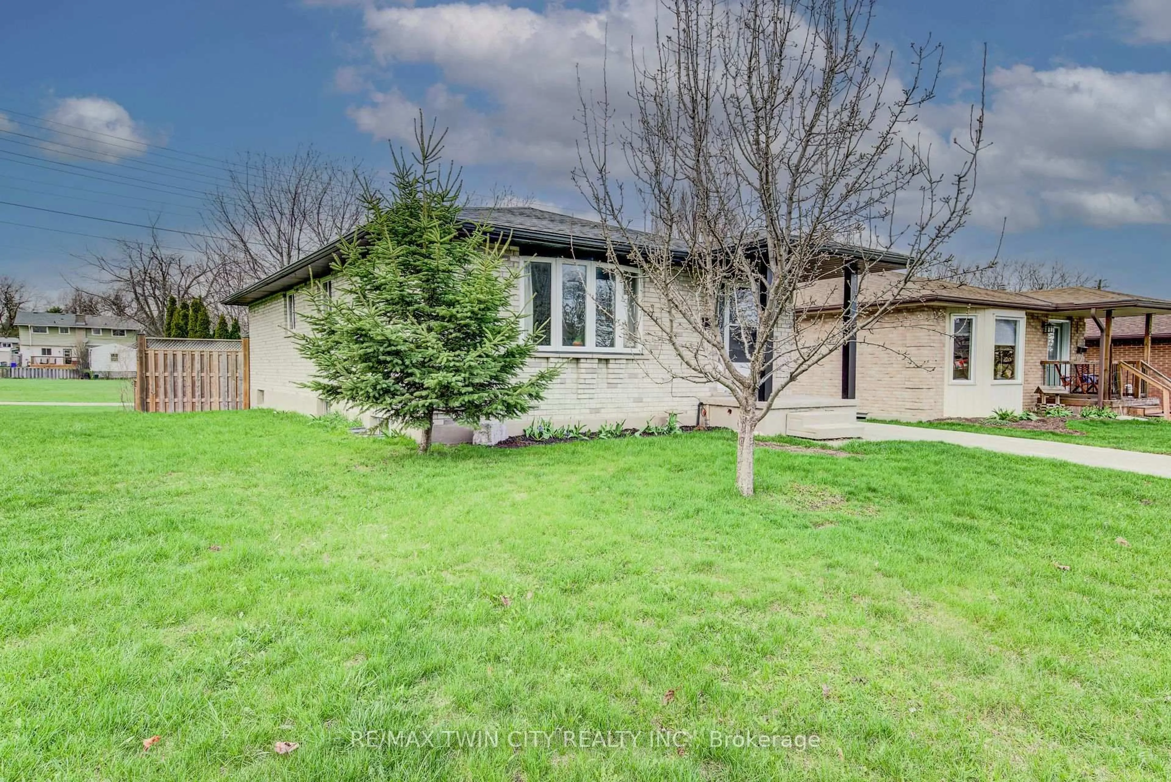 A pic from outside/outdoor area/front of a property/back of a property/a pic from drone, street for 183 Dinison Cres, Kitchener Ontario N2E 2S6