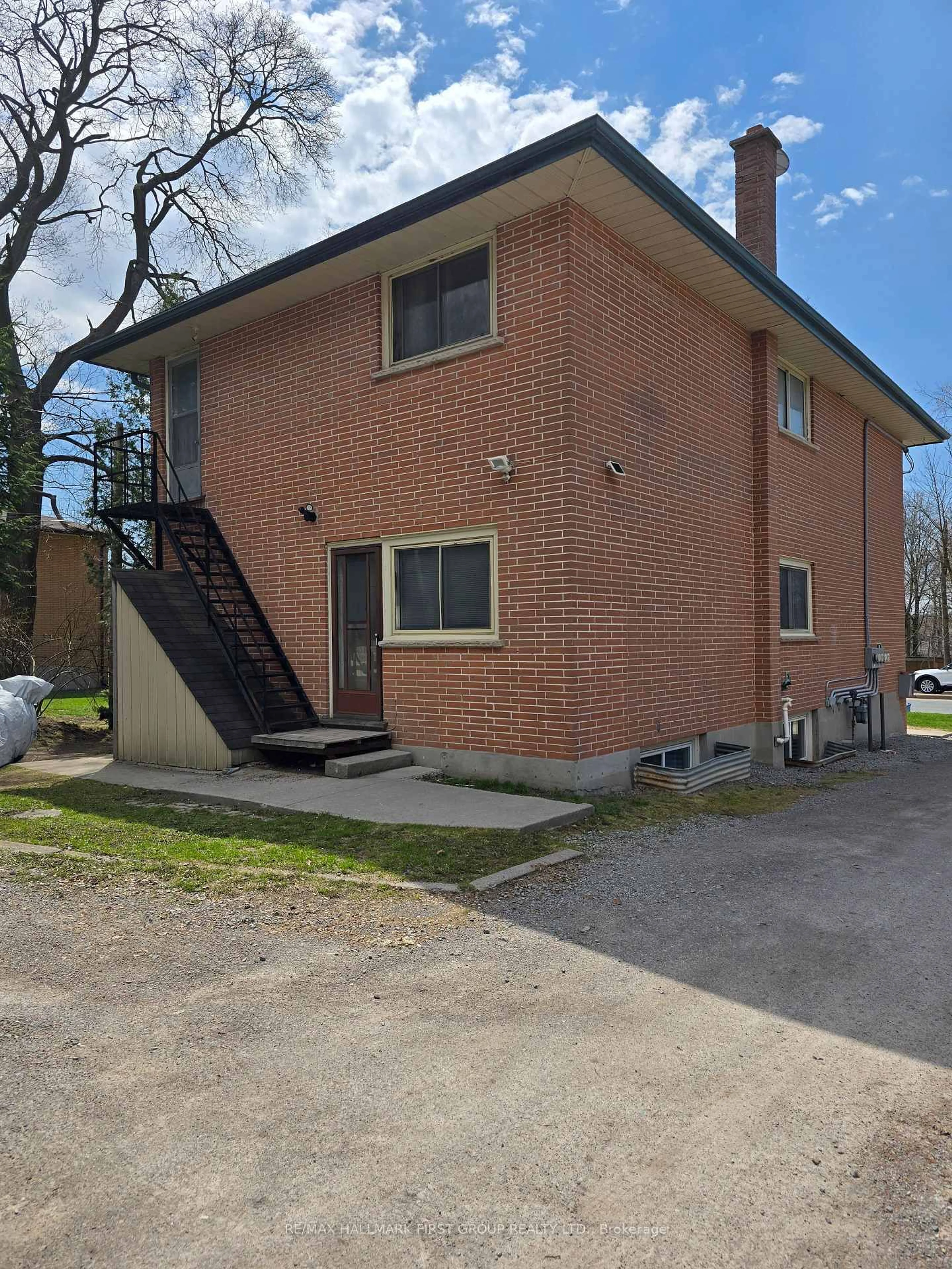 Home with brick exterior material, building for 730 Chemong Rd, Peterborough Ontario K9H 5Y9