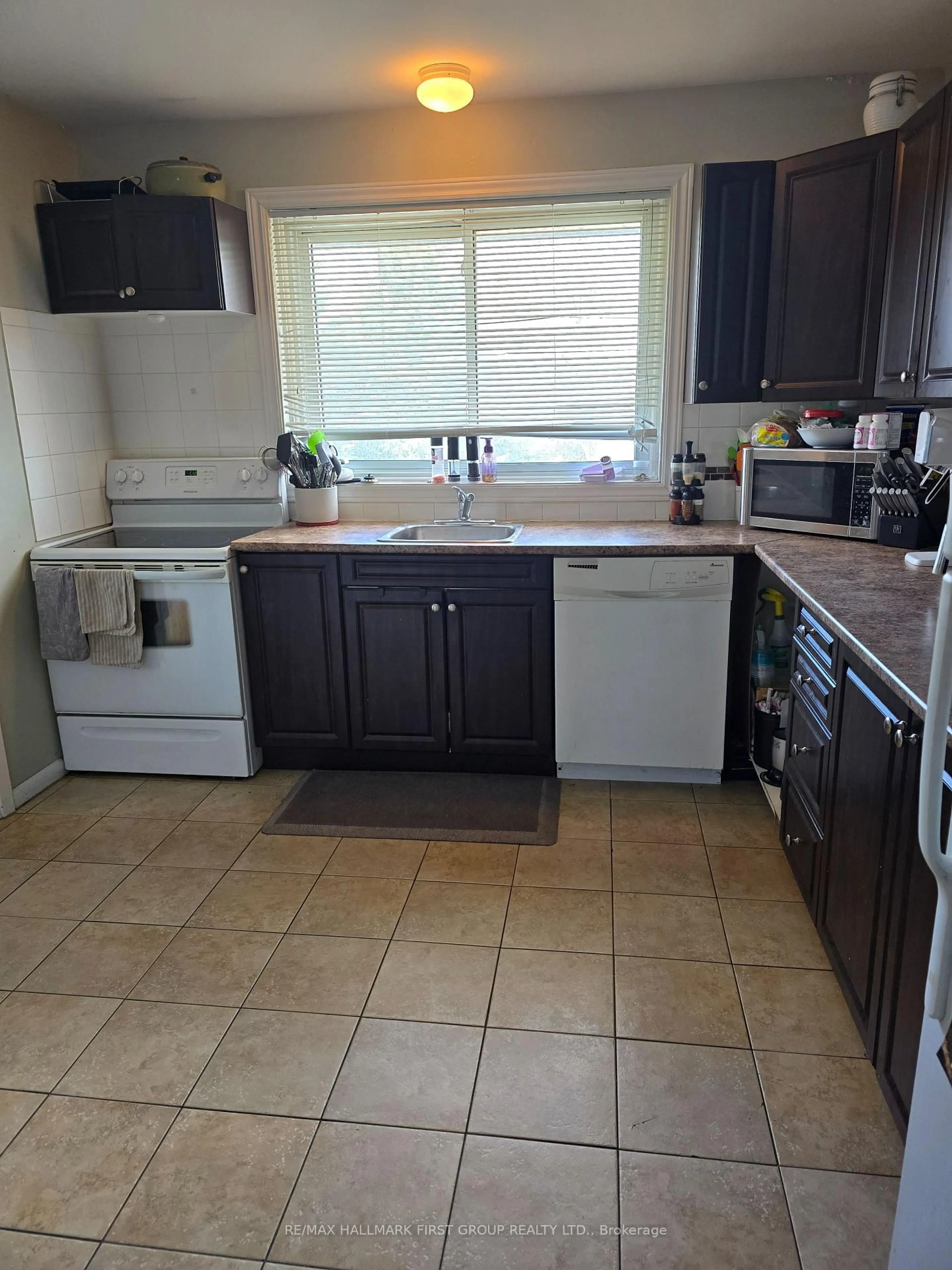 Standard kitchen, ceramic/tile floor for 730 Chemong Rd, Peterborough Ontario K9H 5Y9