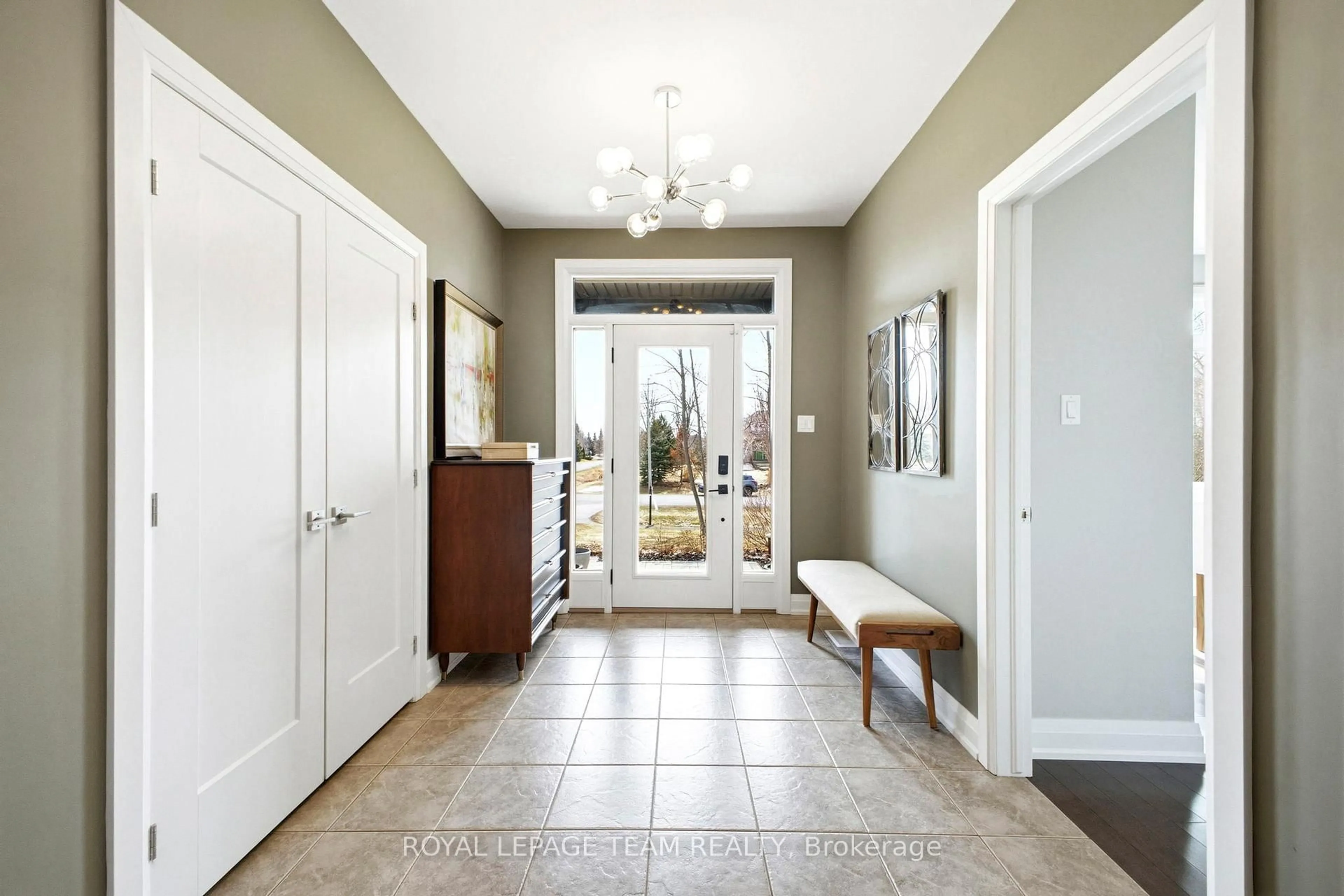 Indoor entryway for 6775 Stanmore St, Ottawa Ontario K4P 0A6