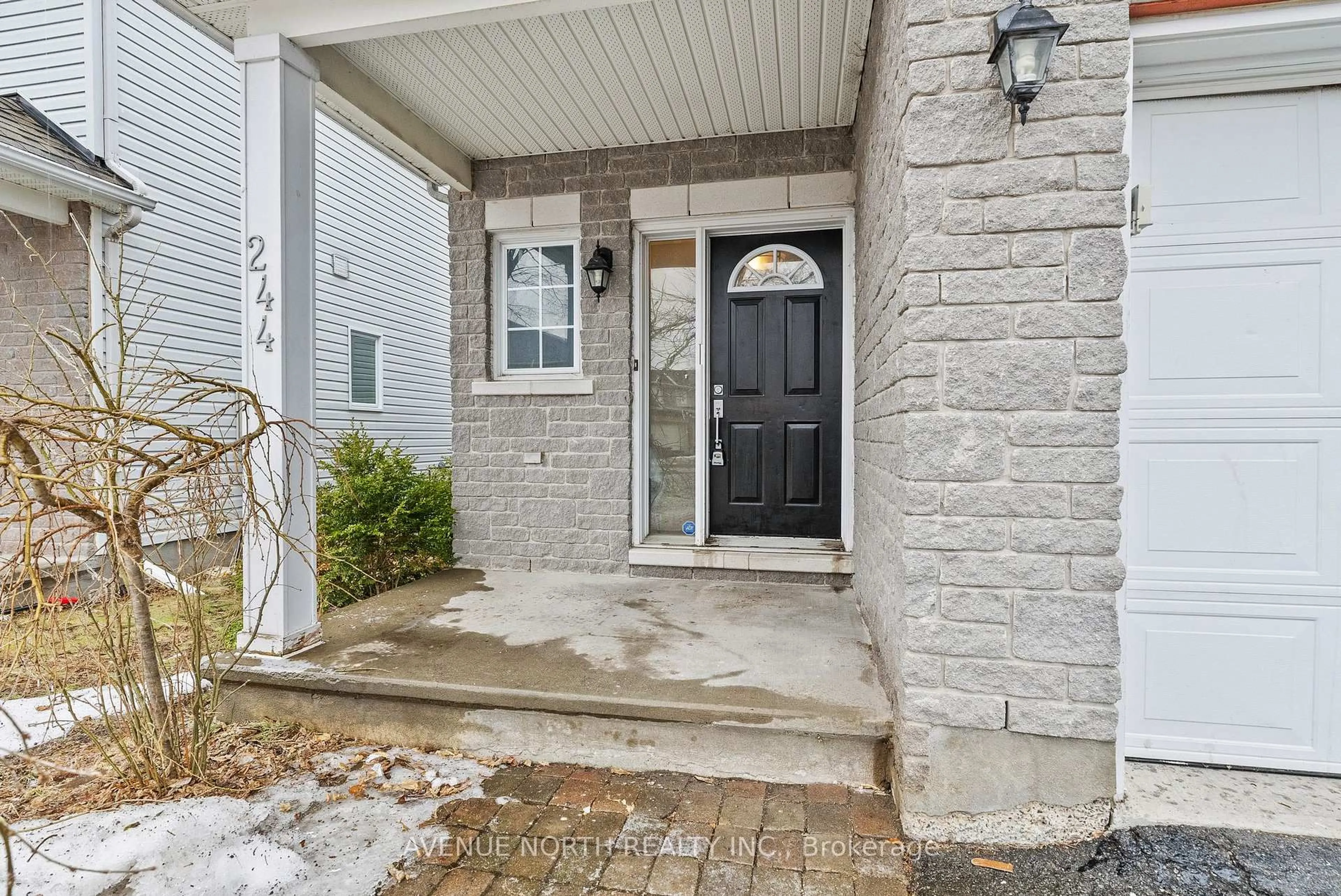 Indoor entryway for 244 DEERFOX Dr, Ottawa Ontario K2J 4Z2