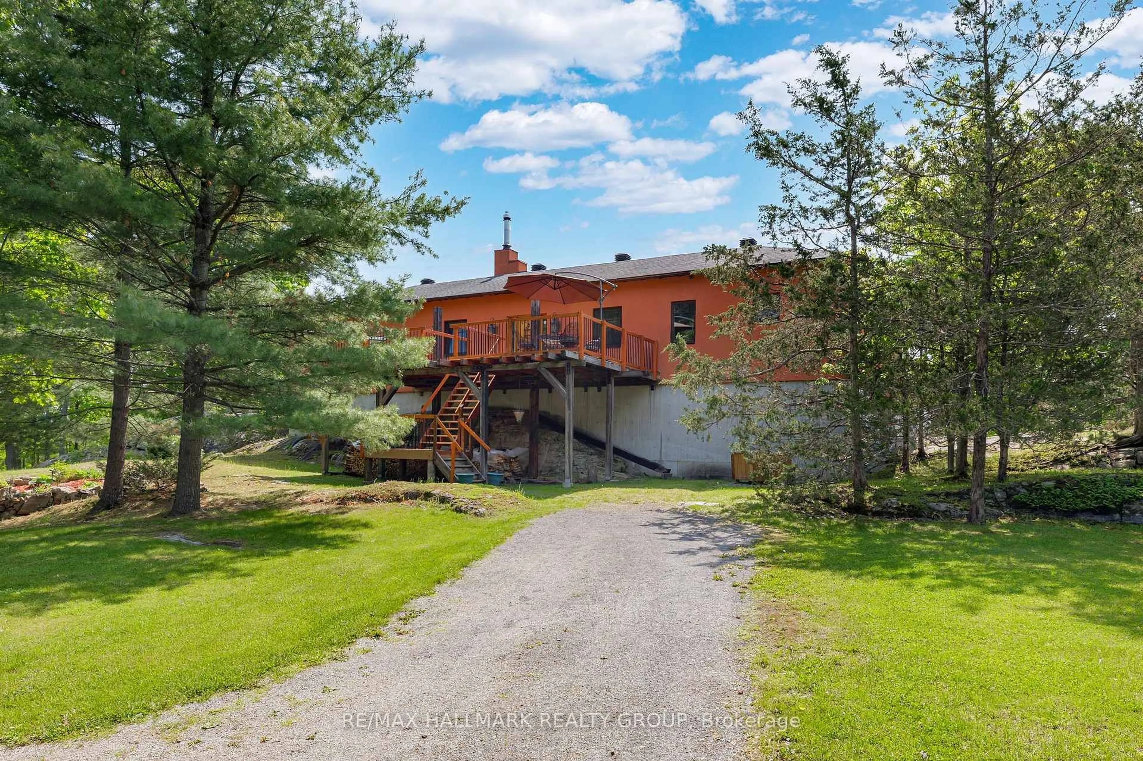 A pic from outside/outdoor area/front of a property/back of a property/a pic from drone, unknown for 15 County Road 5 Rd, Front of Yonge Ontario K0E 1R0