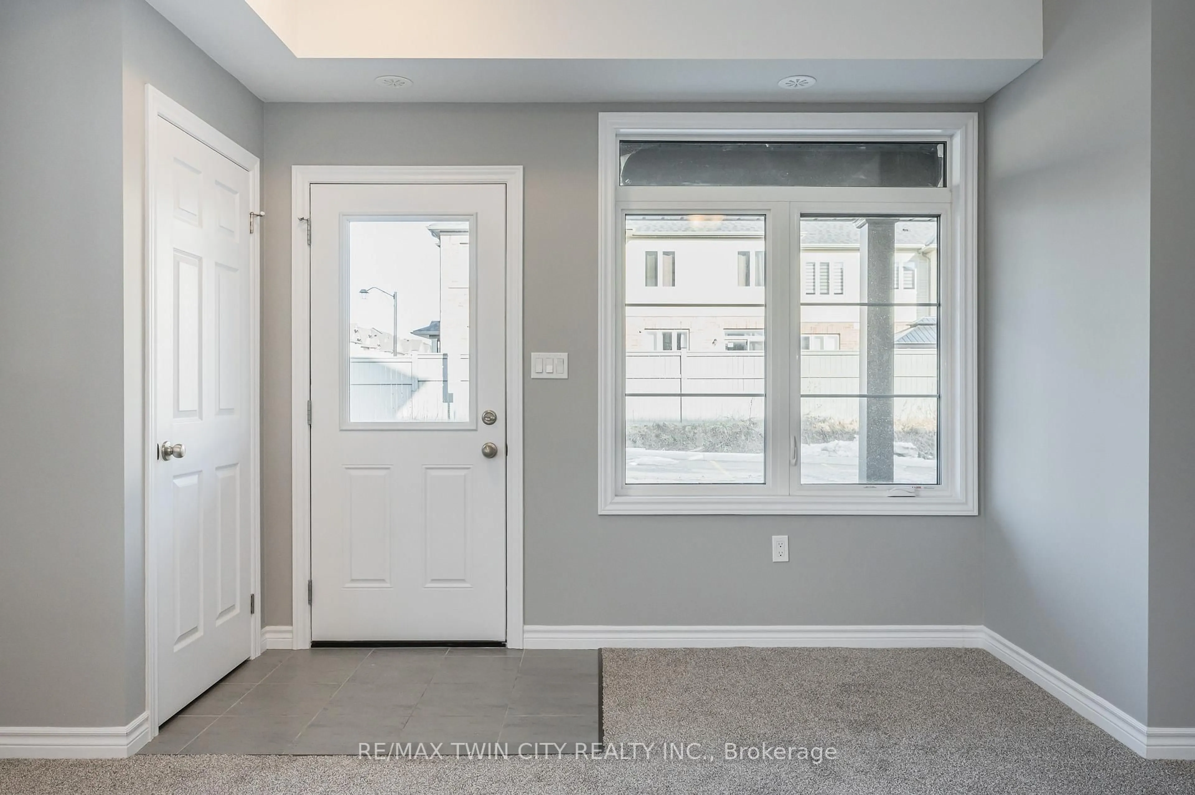 Indoor entryway for 2 Oat Lane, Kitchener Ontario N2R 0T1