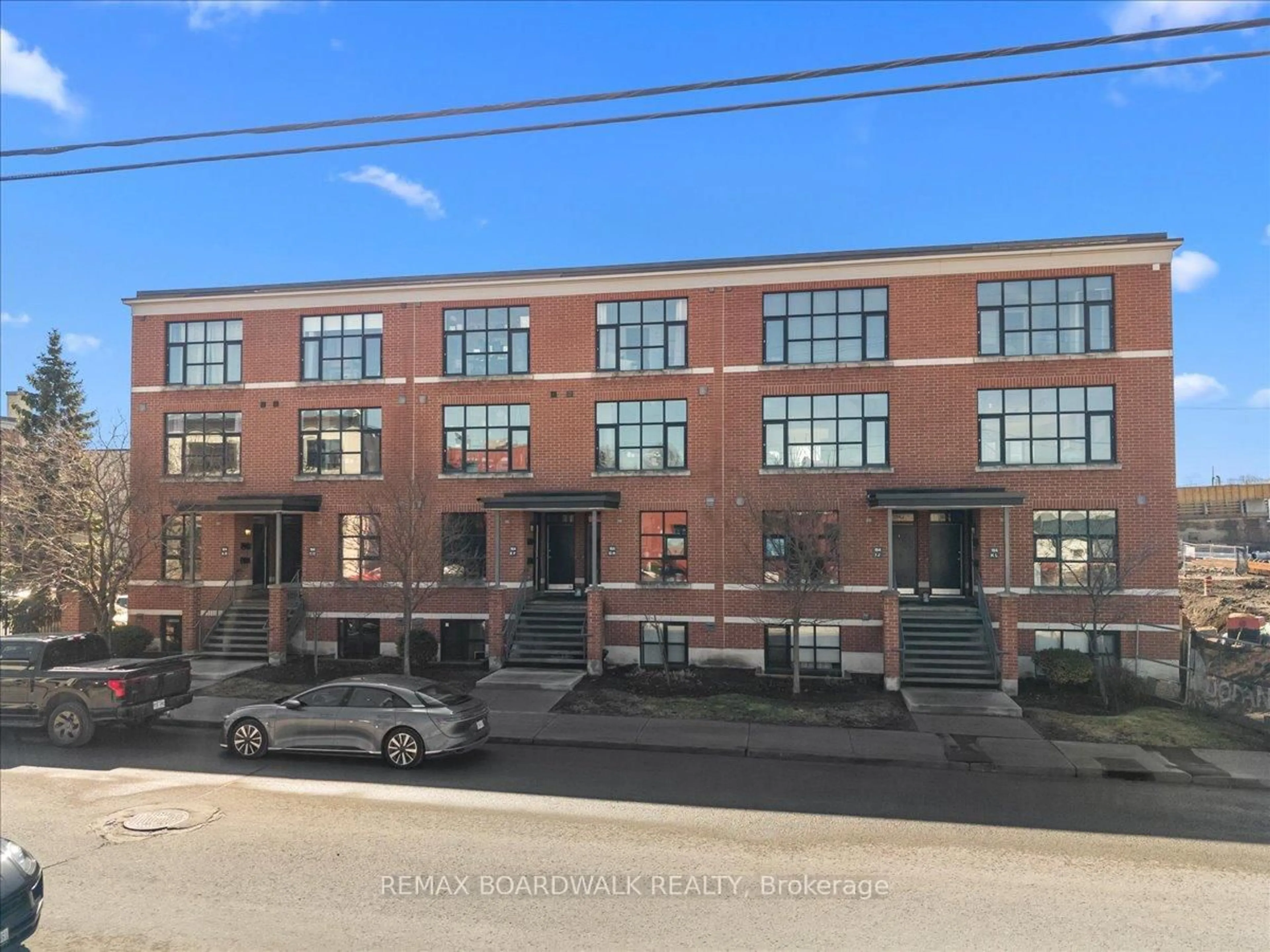 Home with brick exterior material, street for 154 Spruce St #G, Ottawa Ontario K1R 6P2