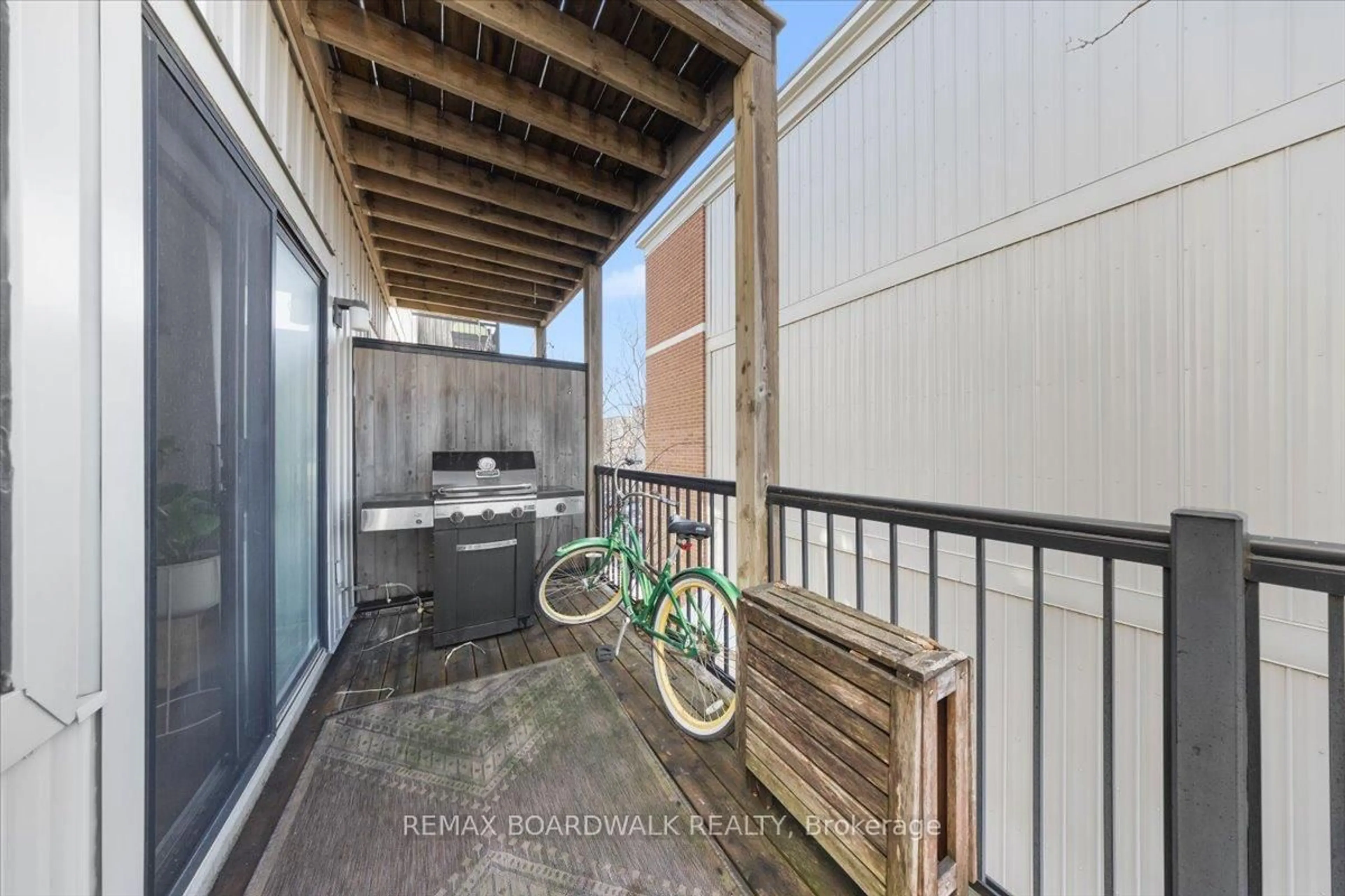 Patio, street for 154 Spruce St #G, Ottawa Ontario K1R 6P2