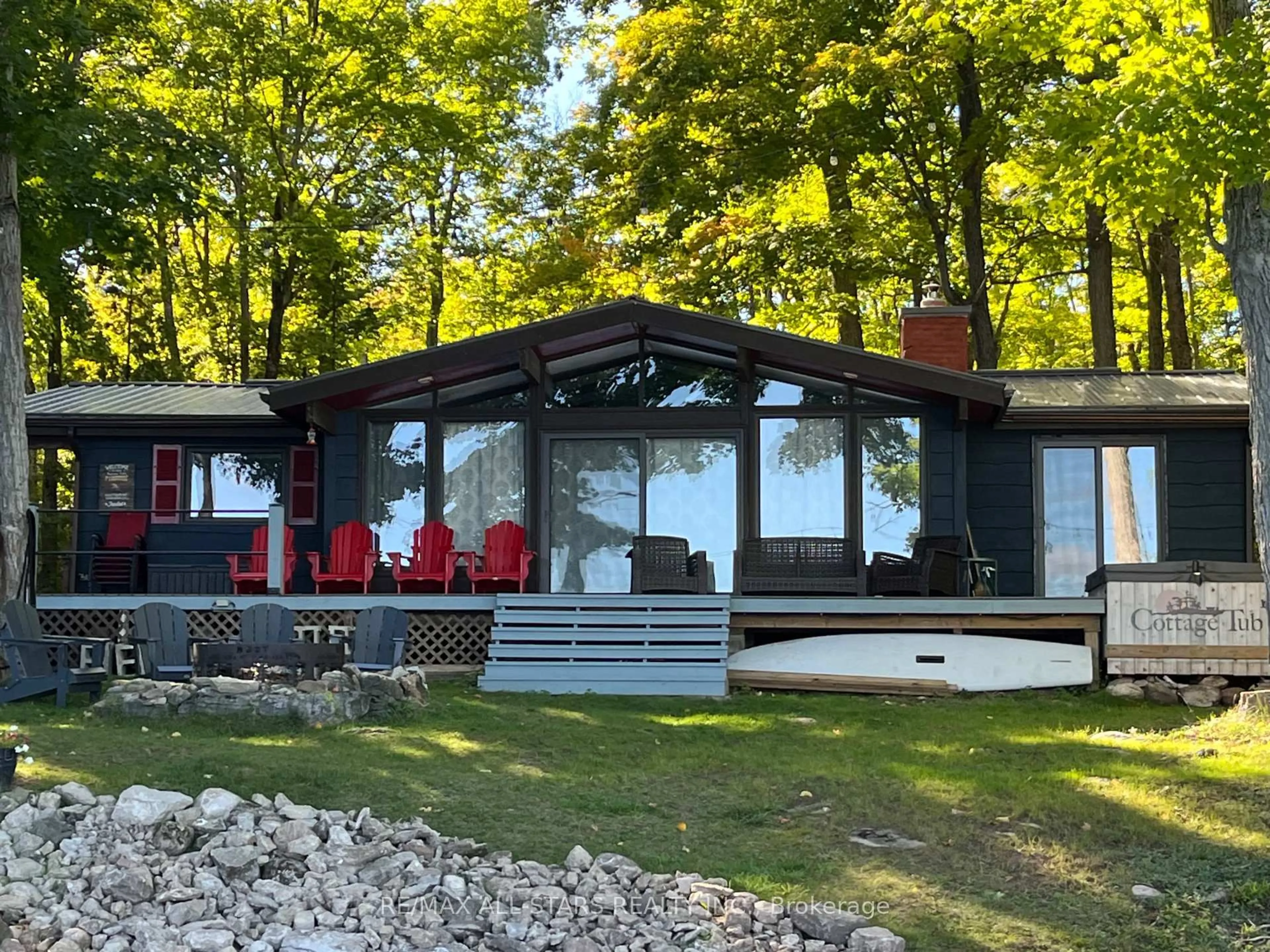 Home with vinyl exterior material, water/lake/river/ocean view for 686 Grand Island Rd, Kawartha Lakes Ontario K6H 5R7