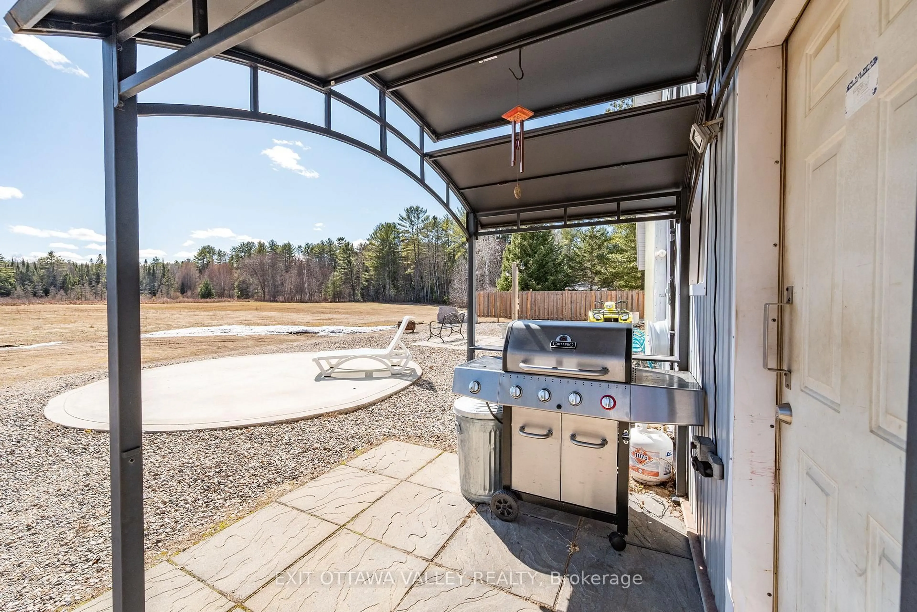 Patio, water/lake/river/ocean view for 35707 Highway 17 Highway, Ottawa Ontario K7S 3G7