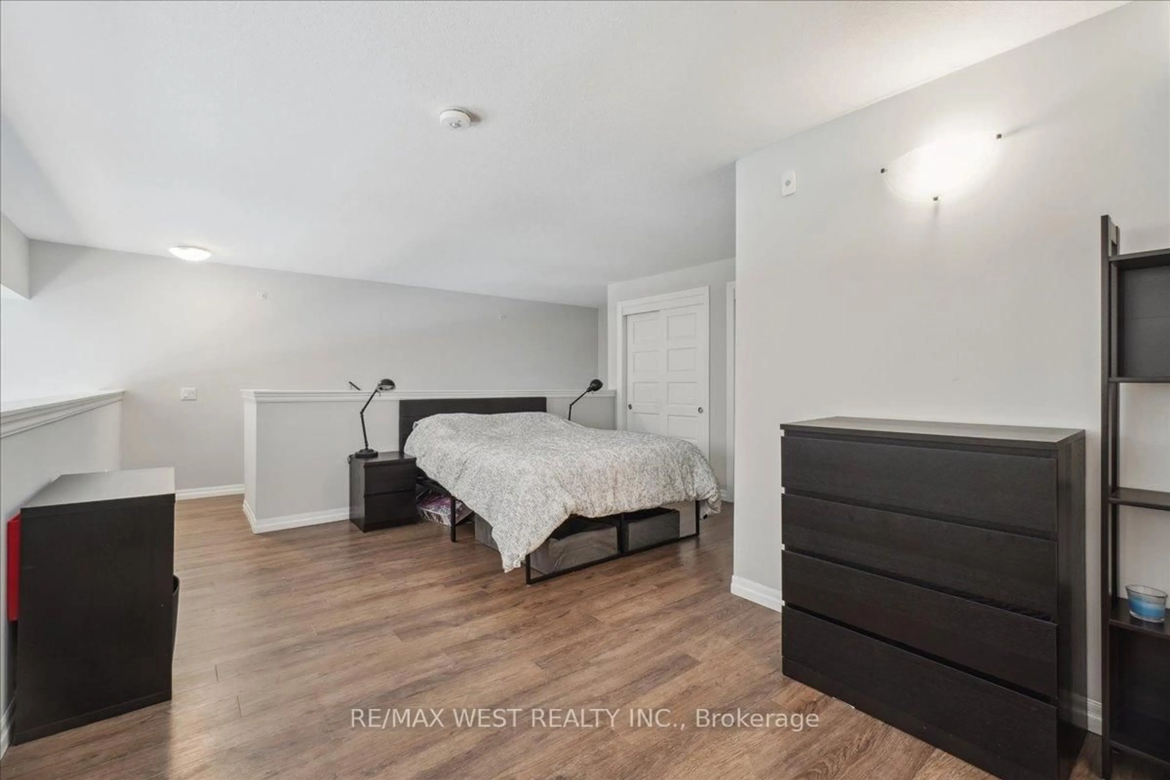 A pic of a room for 35 Kingsbury Sq #413, Guelph Ontario N1L 0J4