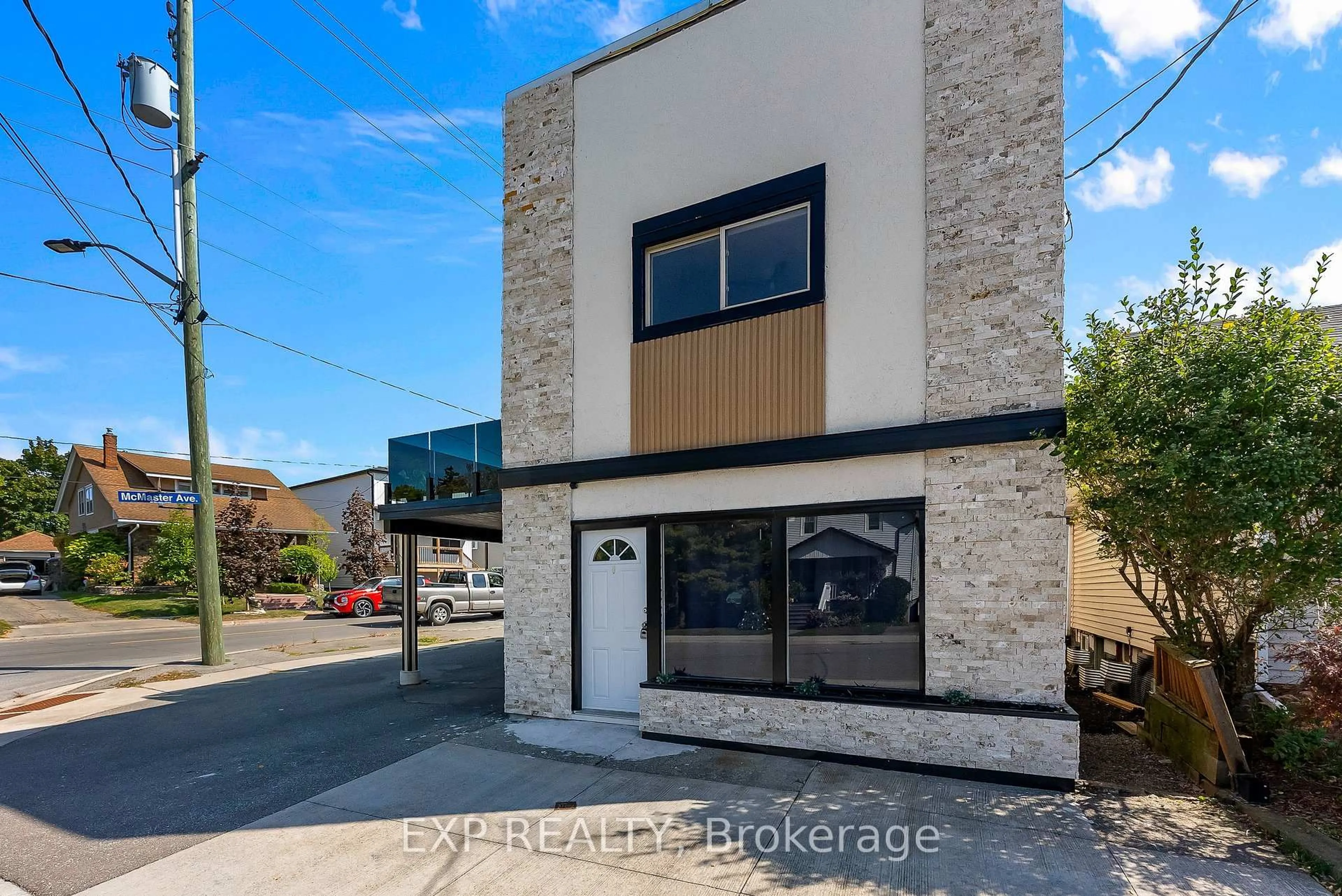 A pic from outside/outdoor area/front of a property/back of a property/a pic from drone, street for 60 Margery Rd, Welland Ontario L3B 2P6