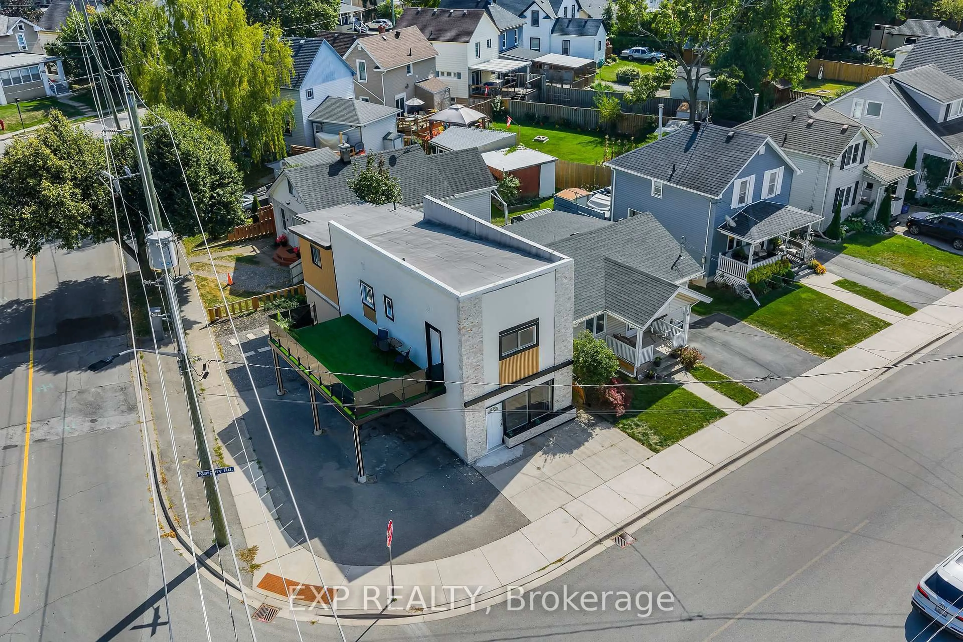 A pic from outside/outdoor area/front of a property/back of a property/a pic from drone, street for 60 Margery Rd, Welland Ontario L3B 2P6