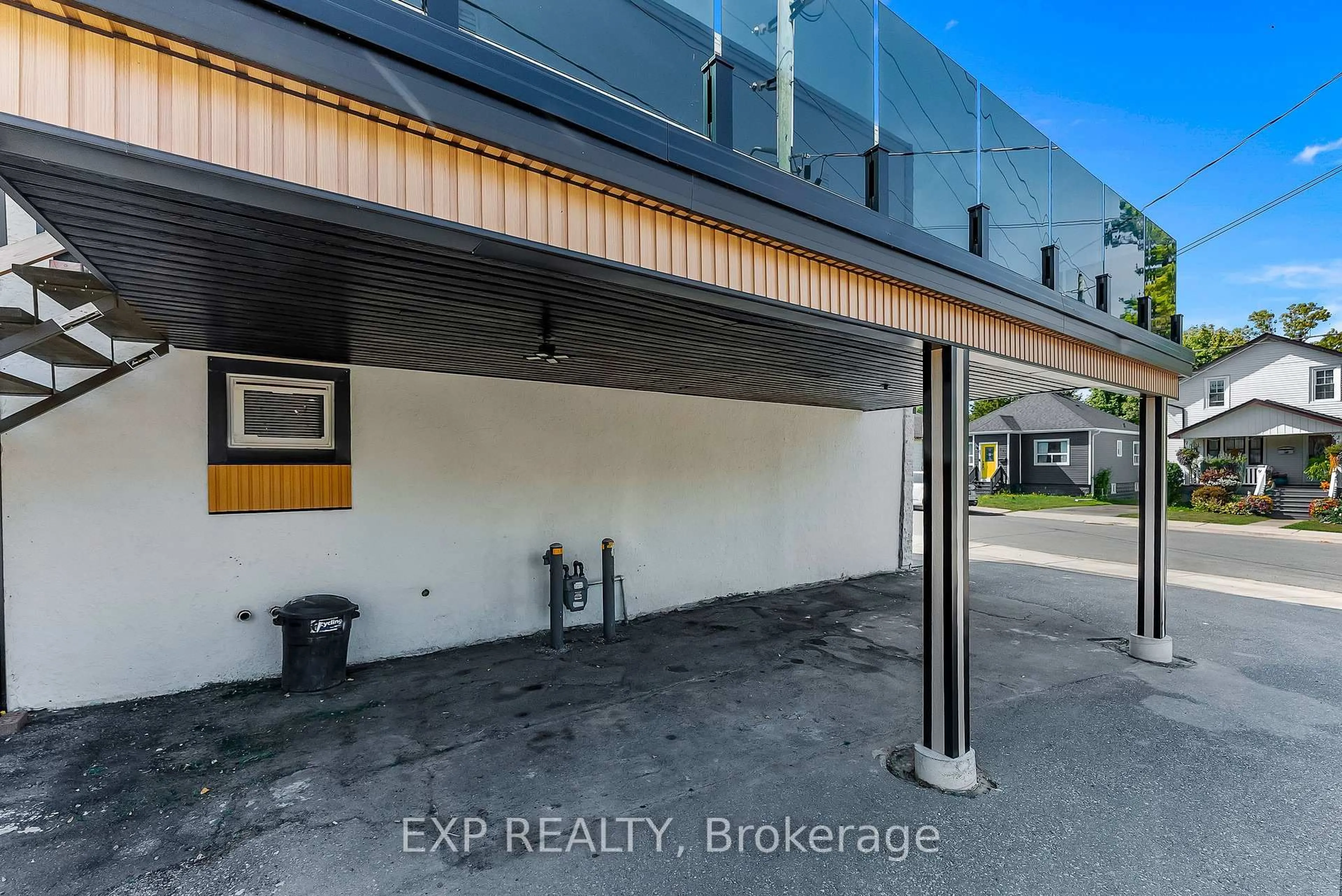 A pic from outside/outdoor area/front of a property/back of a property/a pic from drone, building for 60 Margery Rd, Welland Ontario L3B 2P6