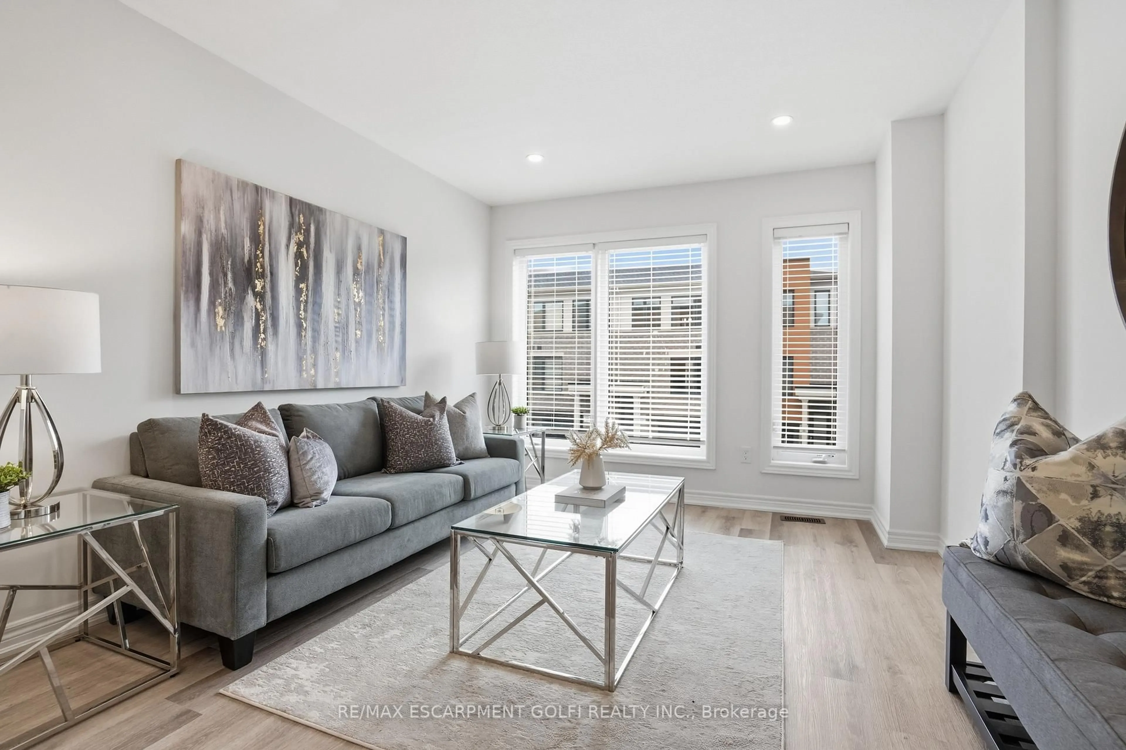 Living room with furniture, unknown for 32 Radison Lane, Hamilton Ontario L7R 4E2