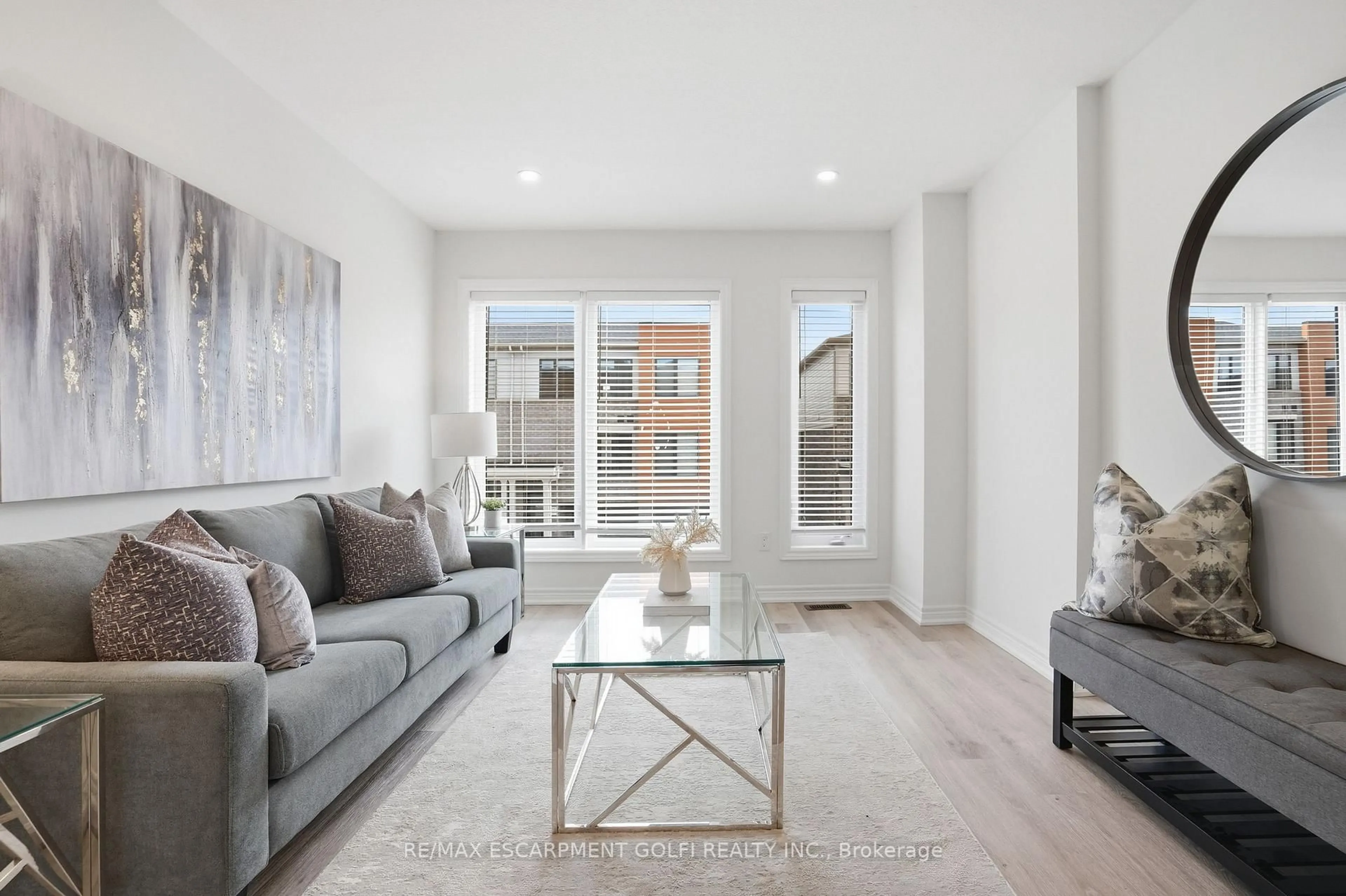 Living room with furniture, unknown for 32 Radison Lane, Hamilton Ontario L7R 4E2