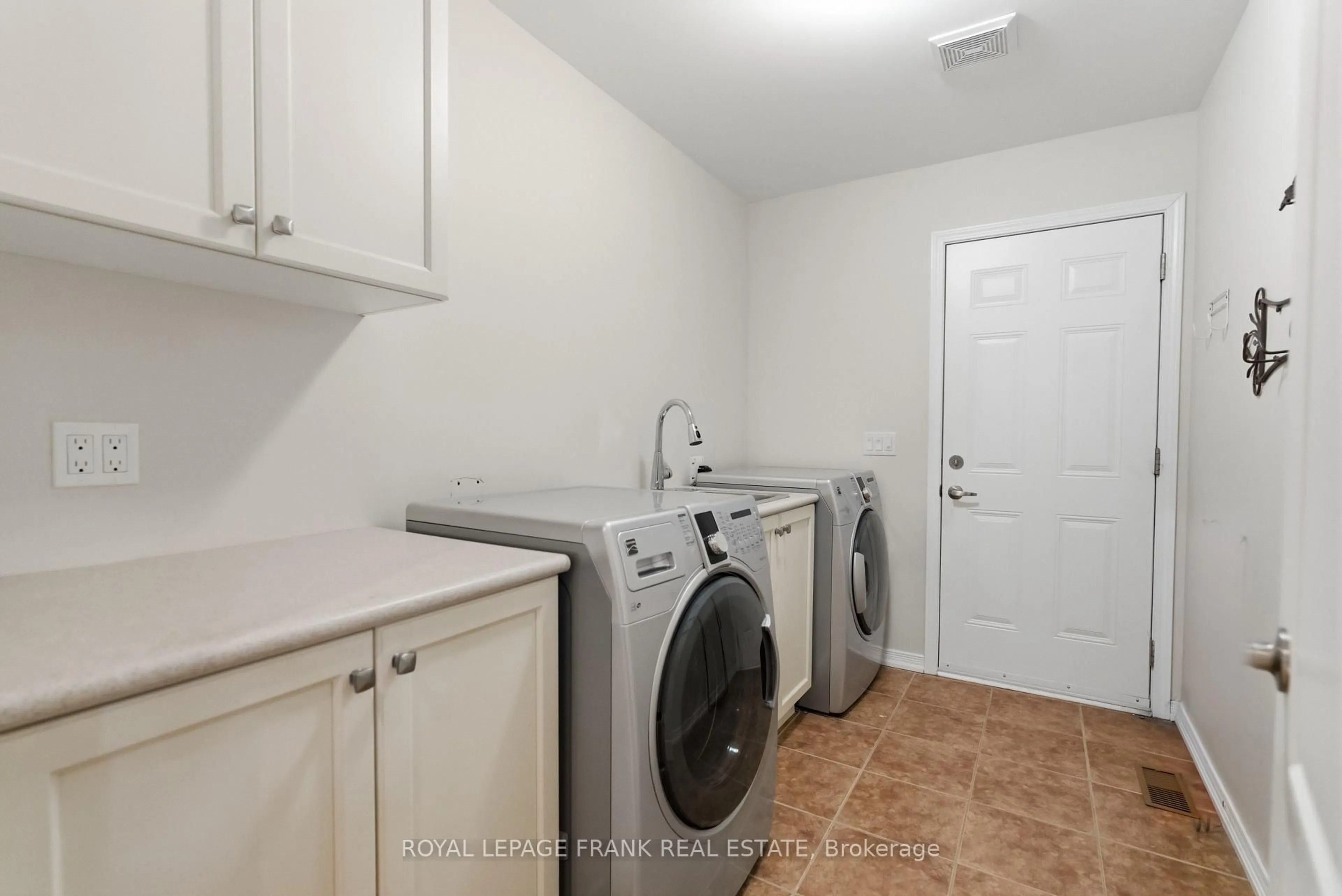Laundry room for 721 Henderson Dr, Cobourg Ontario K9V 0J1