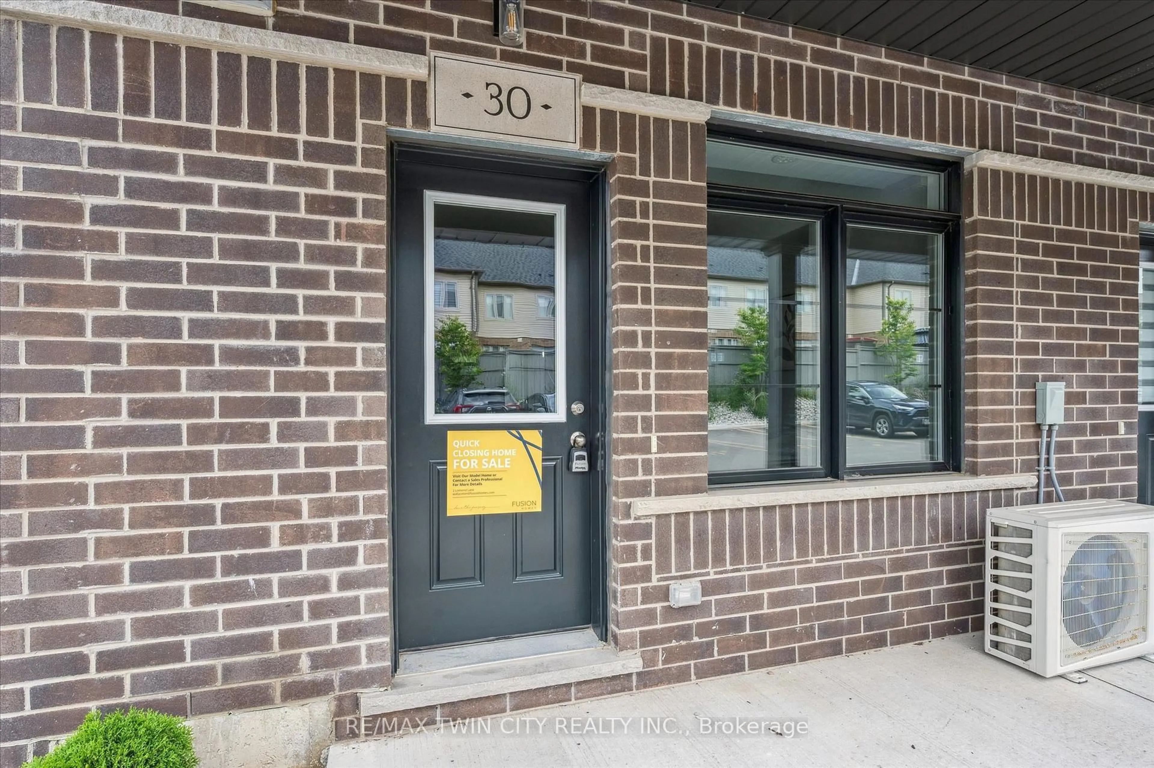 Indoor entryway for 30 Oat Lane, Kitchener Ontario N2R 0K1
