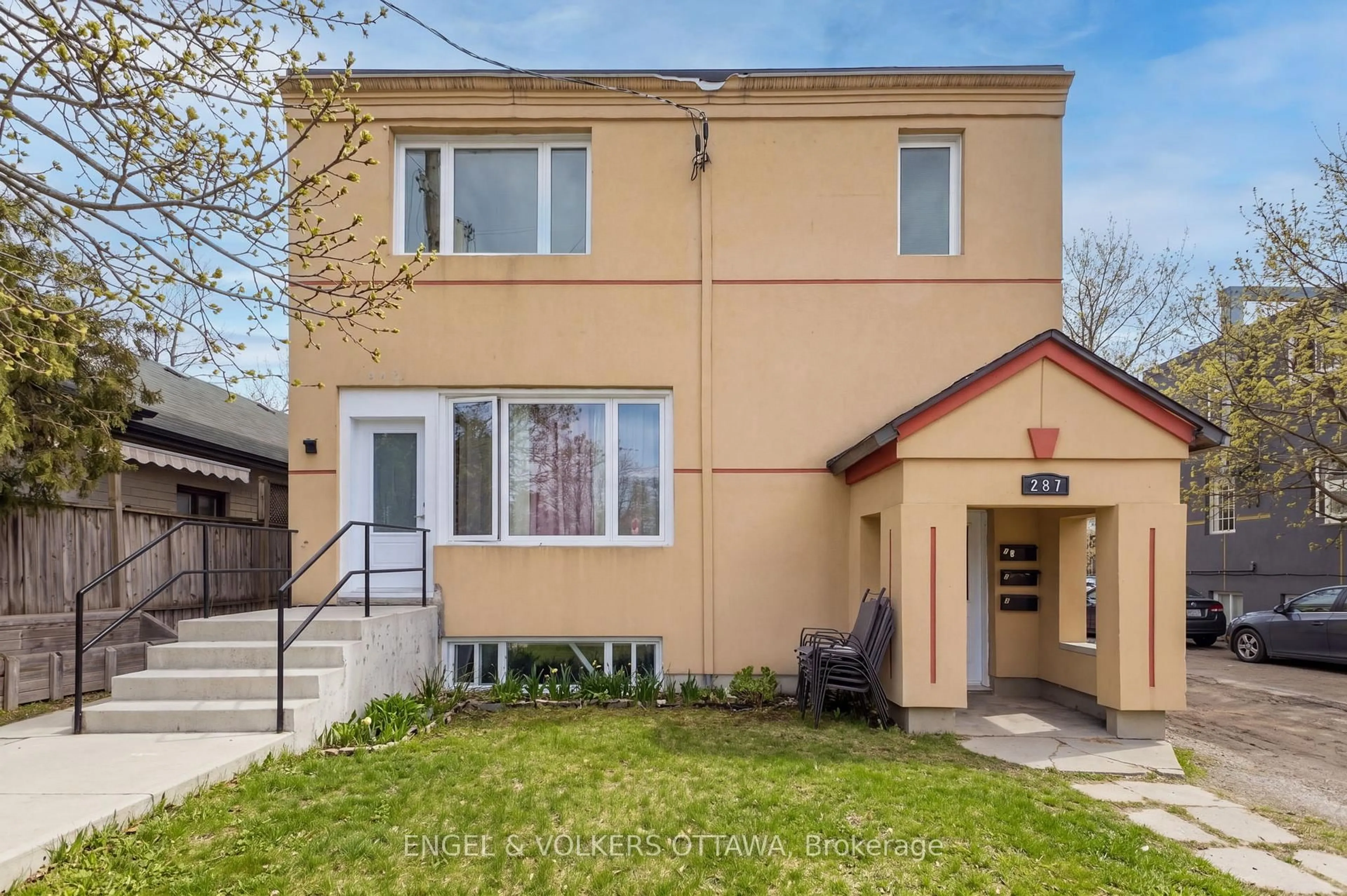 Home with brick exterior material, street for 287 St Laurent Blvd, Ottawa Ontario K1K 2Z3