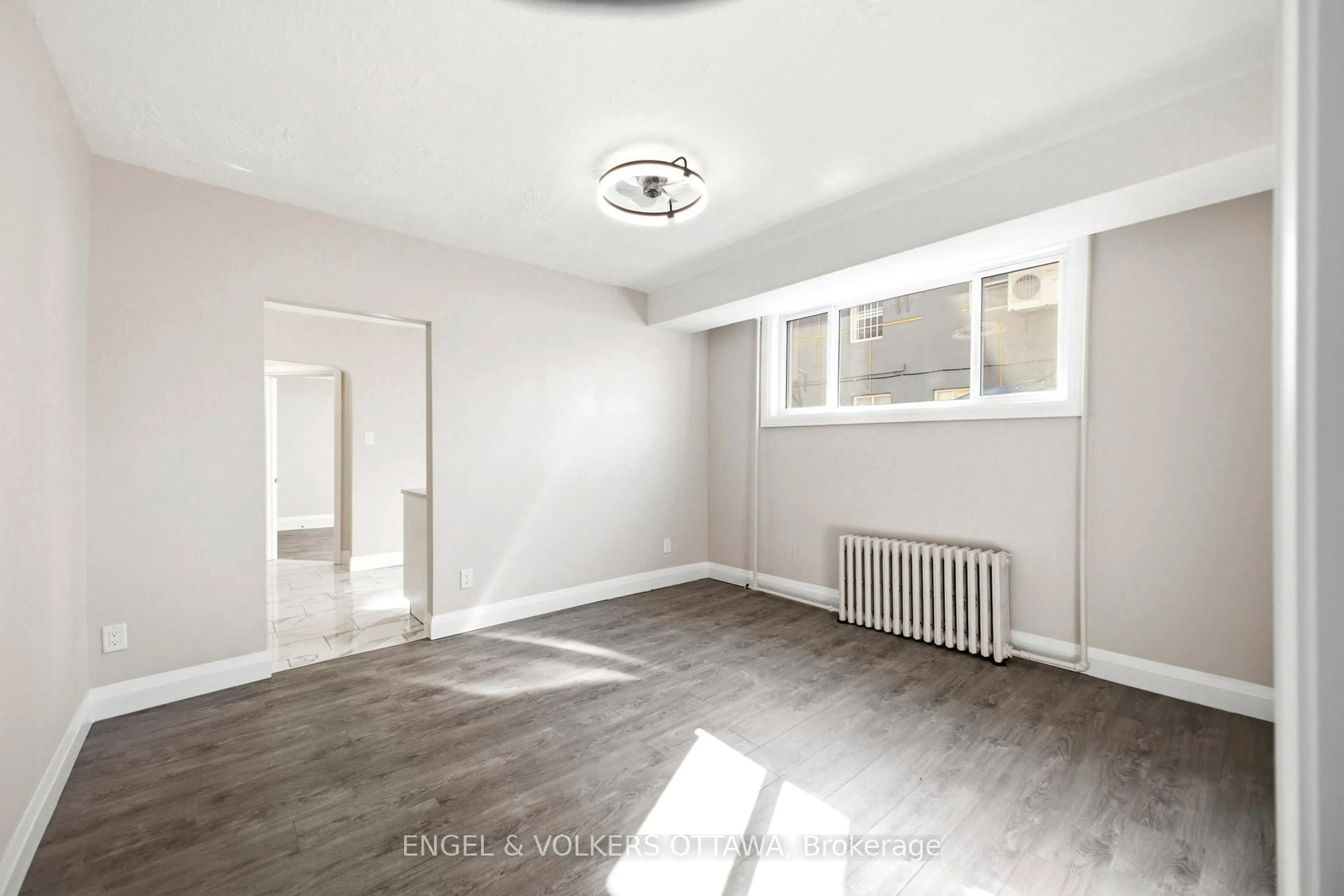 A pic of a room for 287 St Laurent Blvd, Ottawa Ontario K1K 2Z3