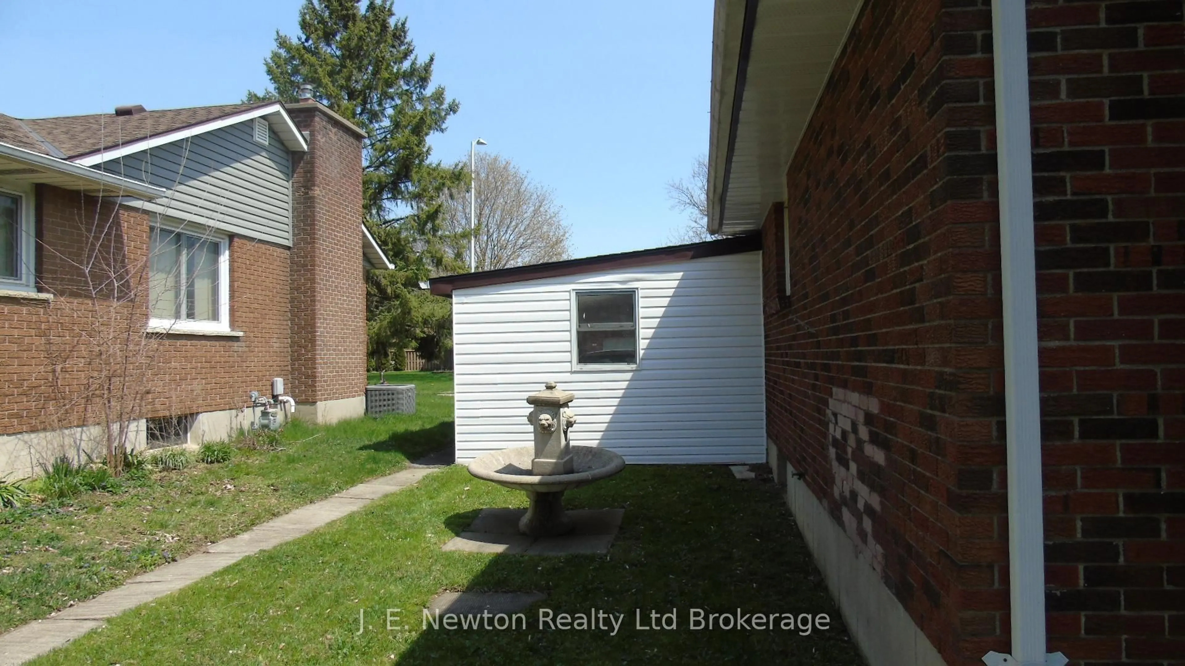 Unknown for 17 Devon Crt, Tillsonburg Ontario N4G 4K3