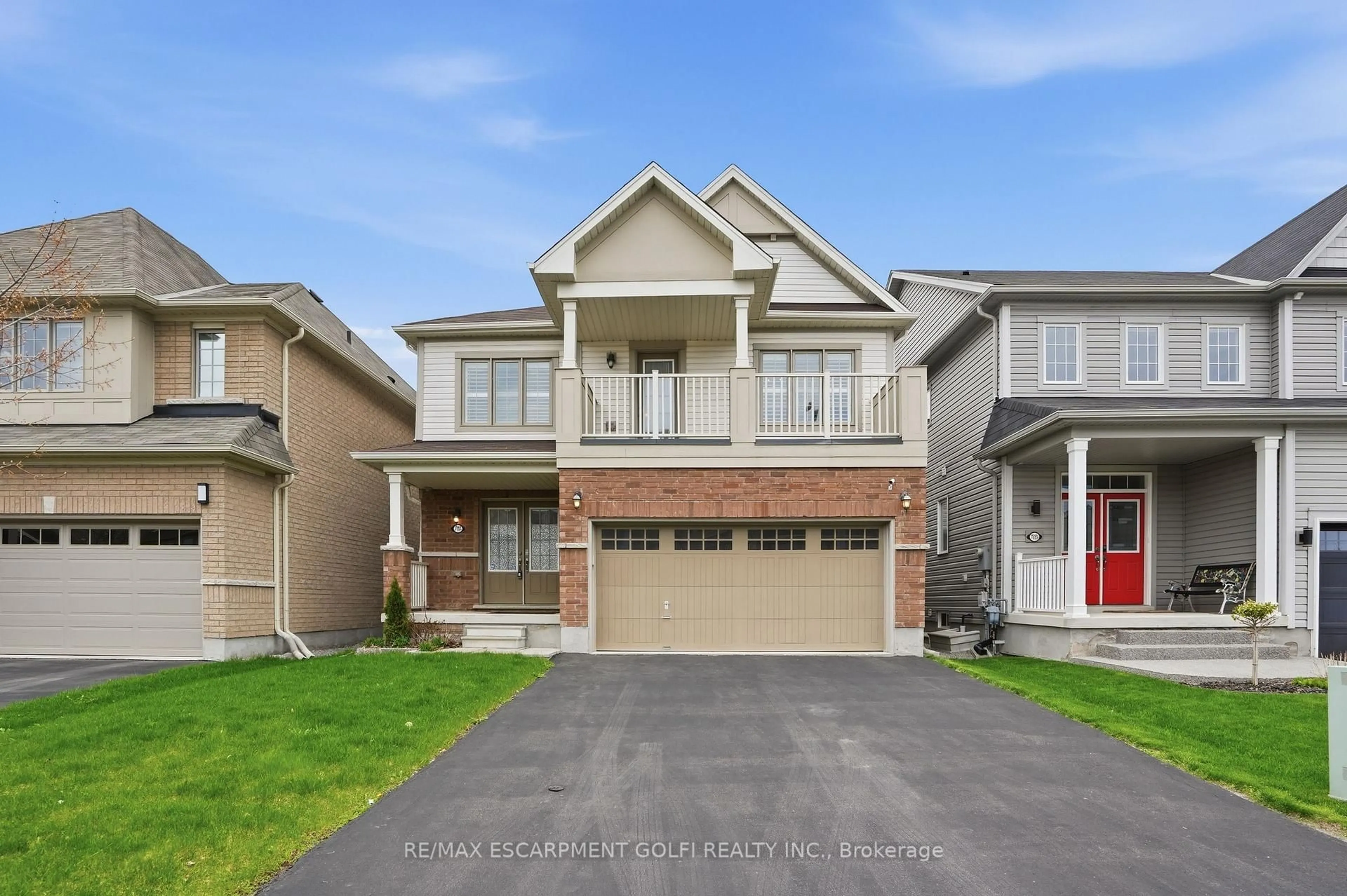 Home with vinyl exterior material, street for 7703 Sycamore Dr, Niagara Falls Ontario L2N 0N6