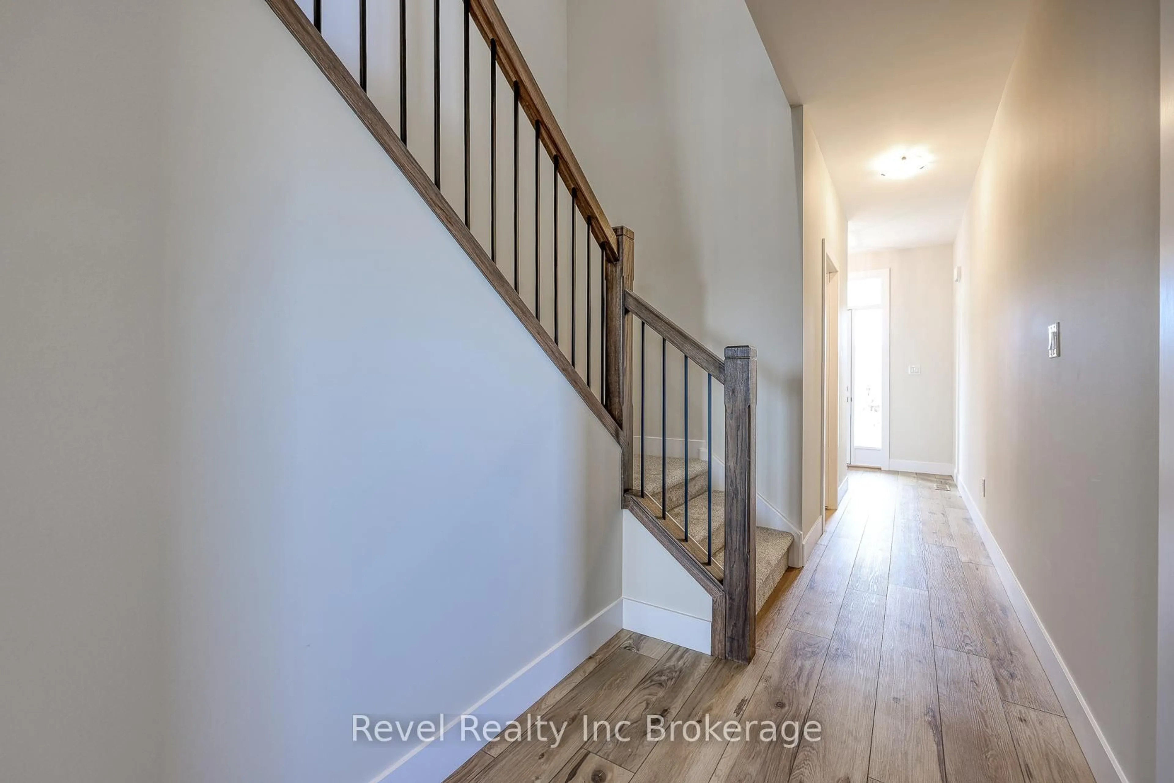 Indoor entryway for 455 Gillespie St, Woodstock Ontario N4S 7V6