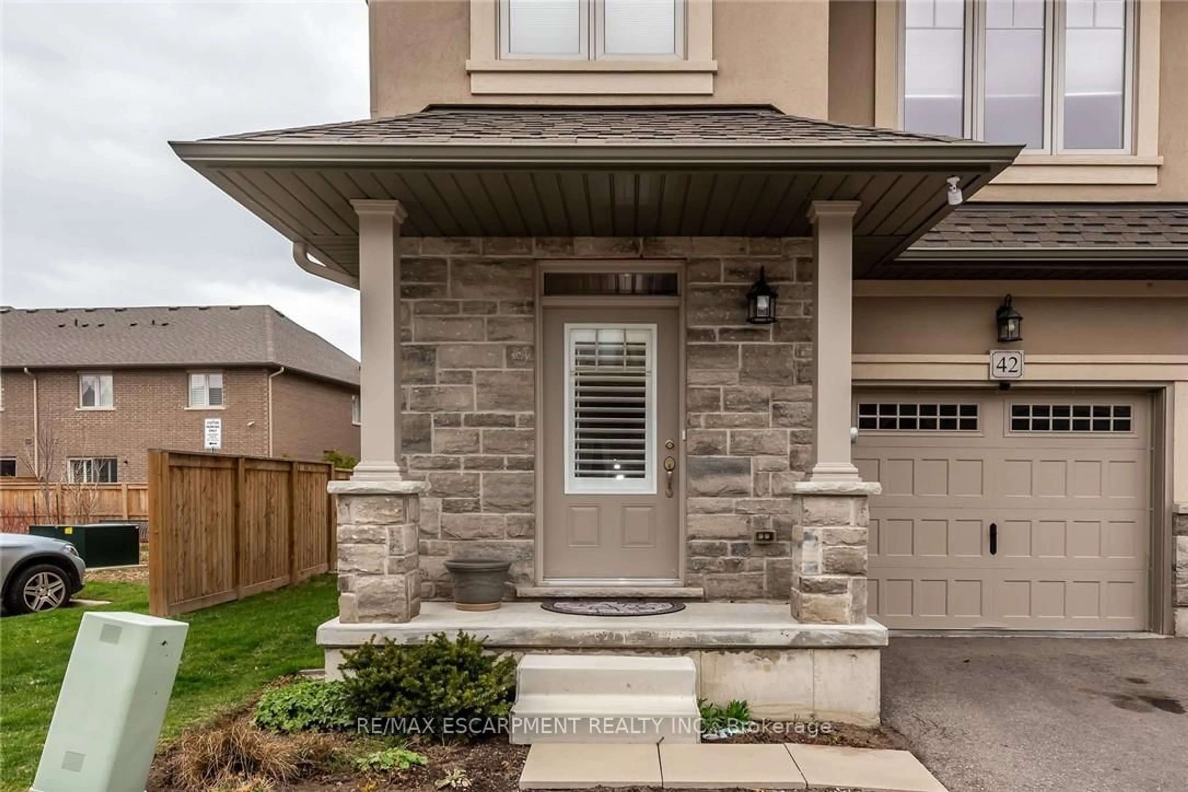 Home with brick exterior material, street for 98 Shoreview Pl #42, Hamilton Ontario L8E 0J4