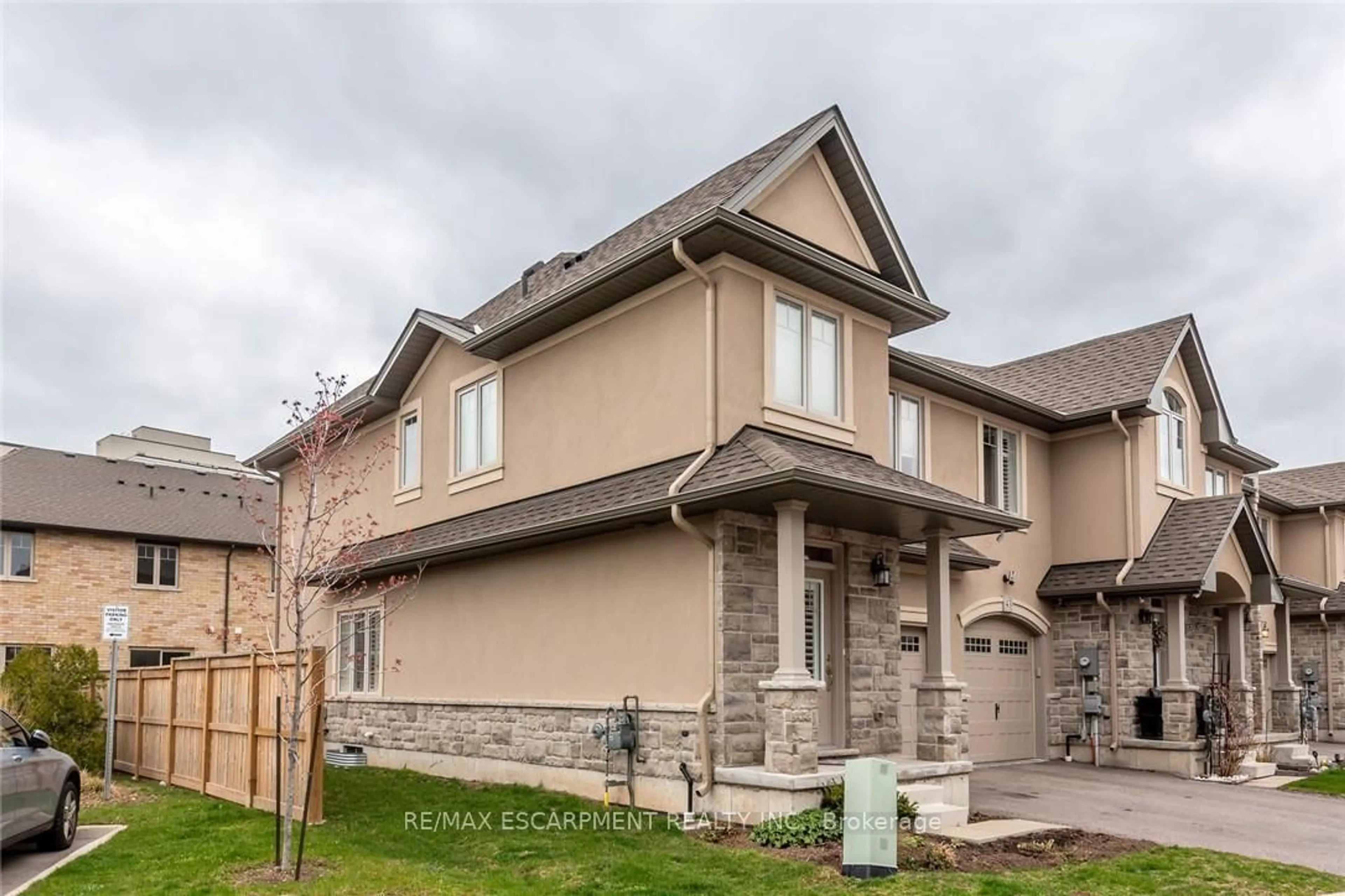 Home with brick exterior material, street for 98 Shoreview Pl #42, Hamilton Ontario L8E 0J4
