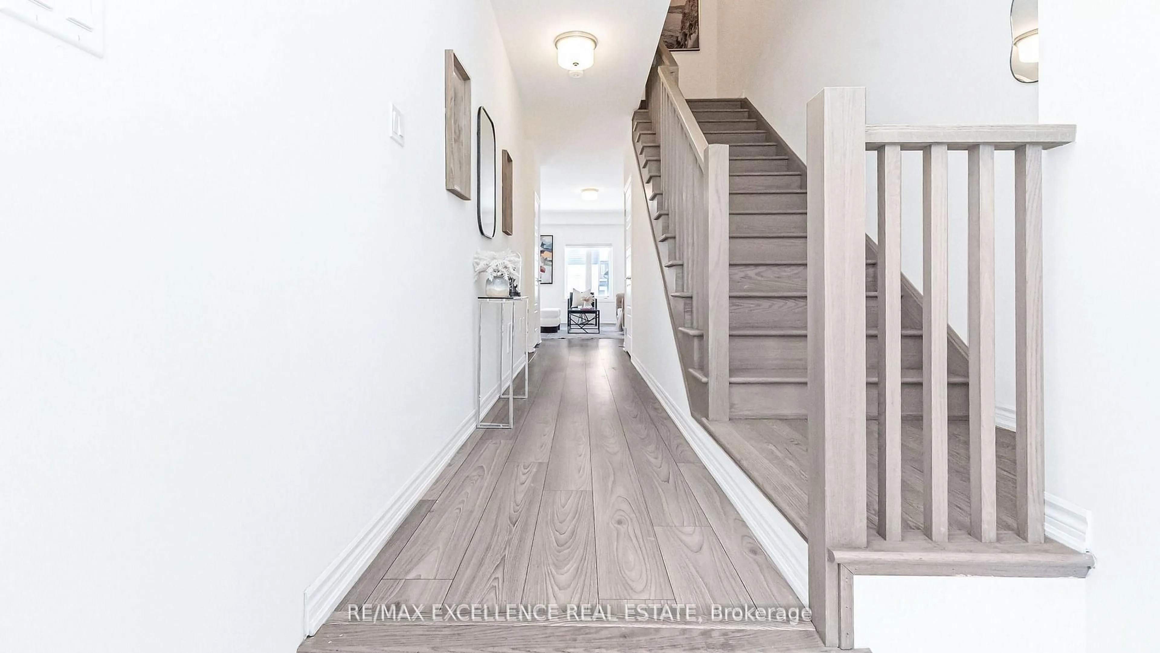 Indoor entryway for 34 Bowery Rd, Brantford Ontario N3V 0A9