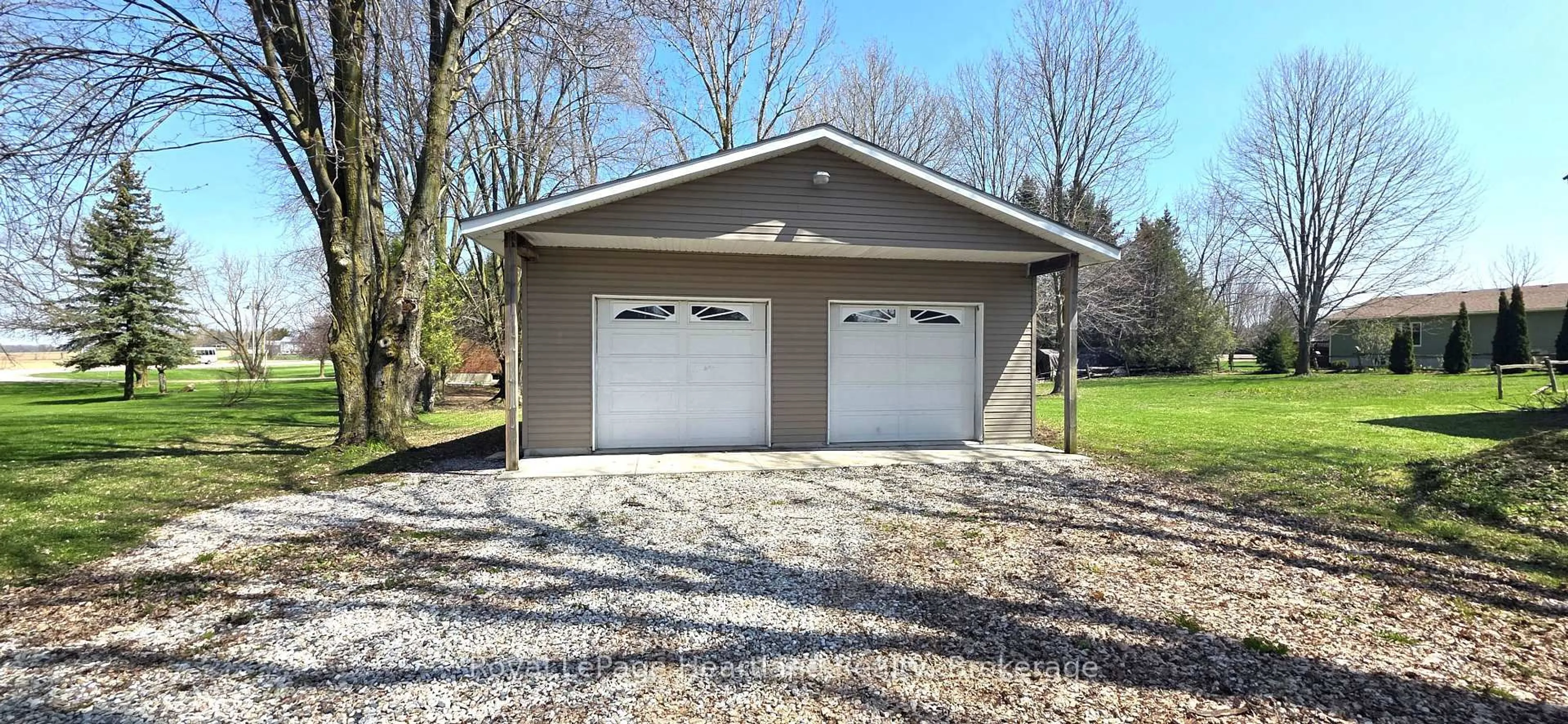 Indoor garage for 42656 Graham Rd, Huron East Ontario N0G 1H0