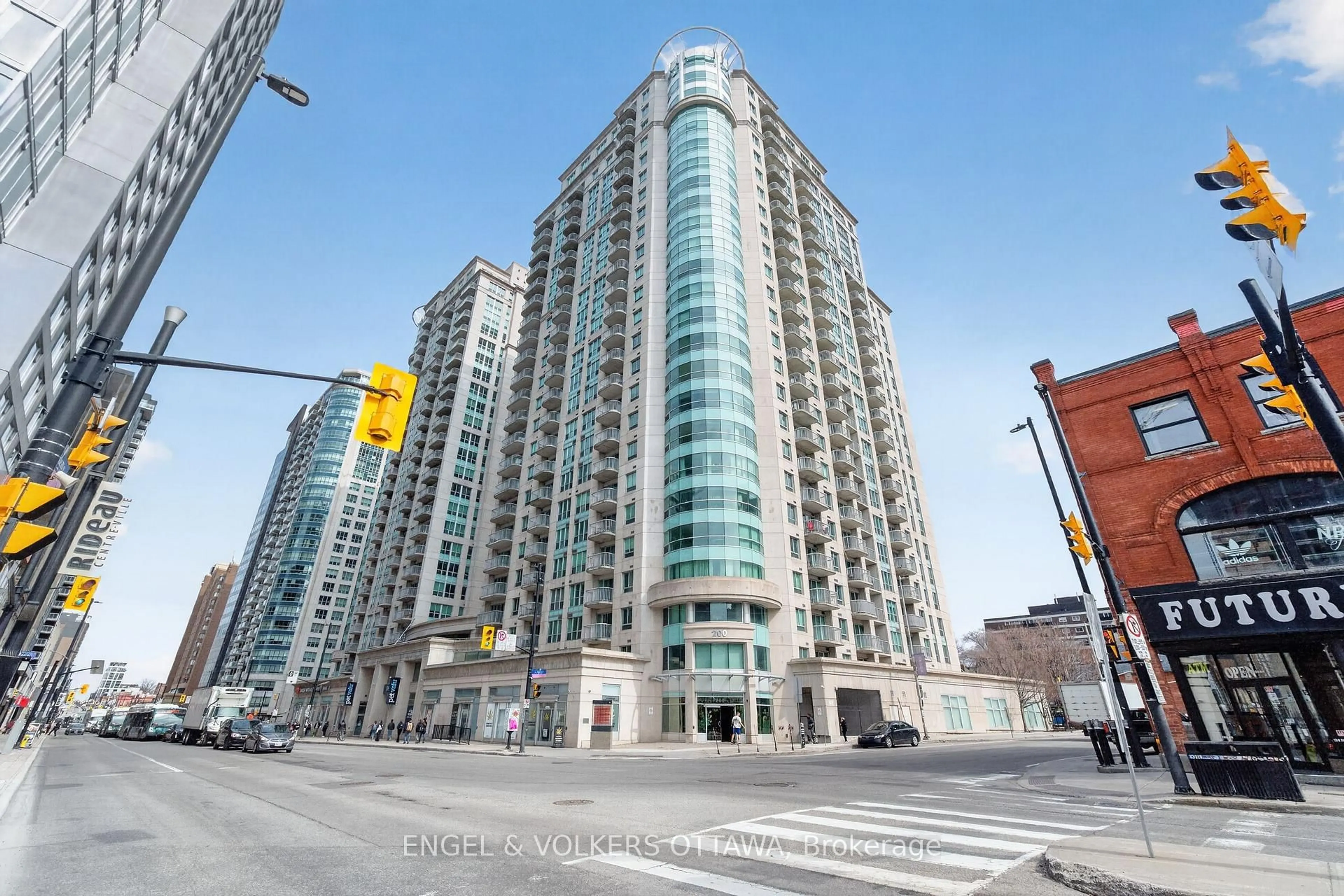Indoor foyer for 200 Rideau St #408, Ottawa Ontario K1N 5Y1