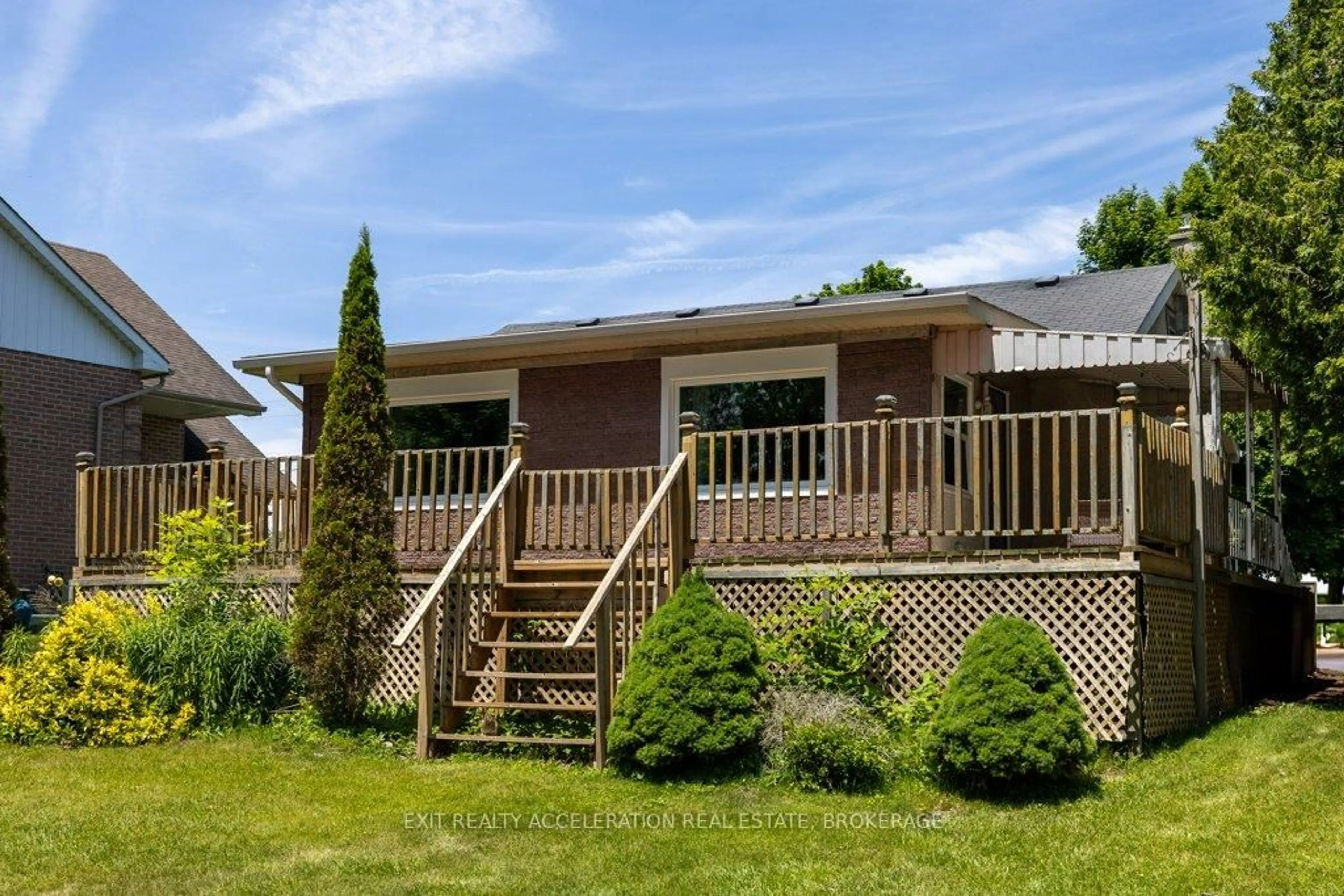 Home with vinyl exterior material, water/lake/river/ocean view for 84 Main St, Deseronto Ontario K0K 1X0