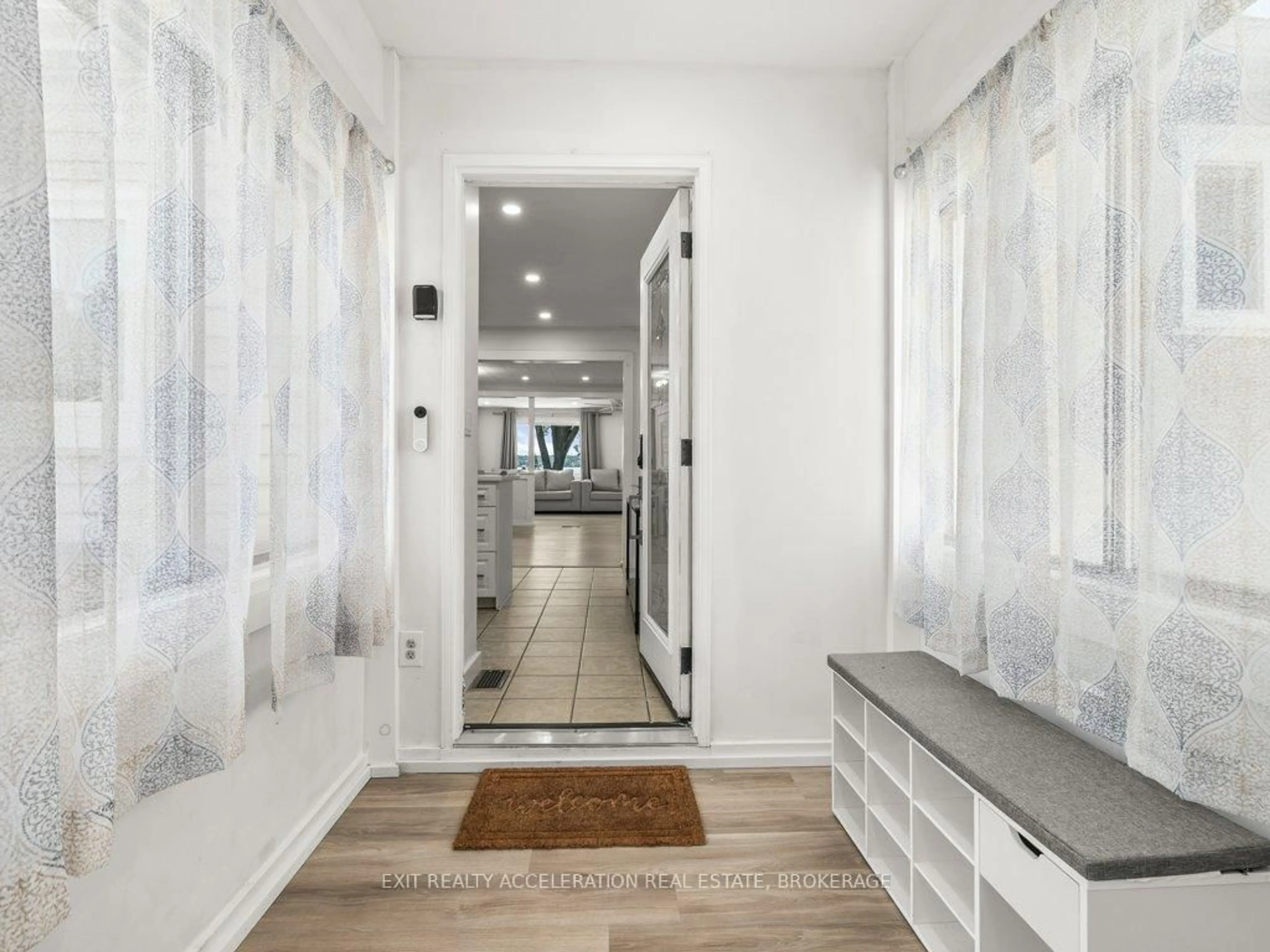 Indoor entryway for 84 Main St, Deseronto Ontario K0K 1X0