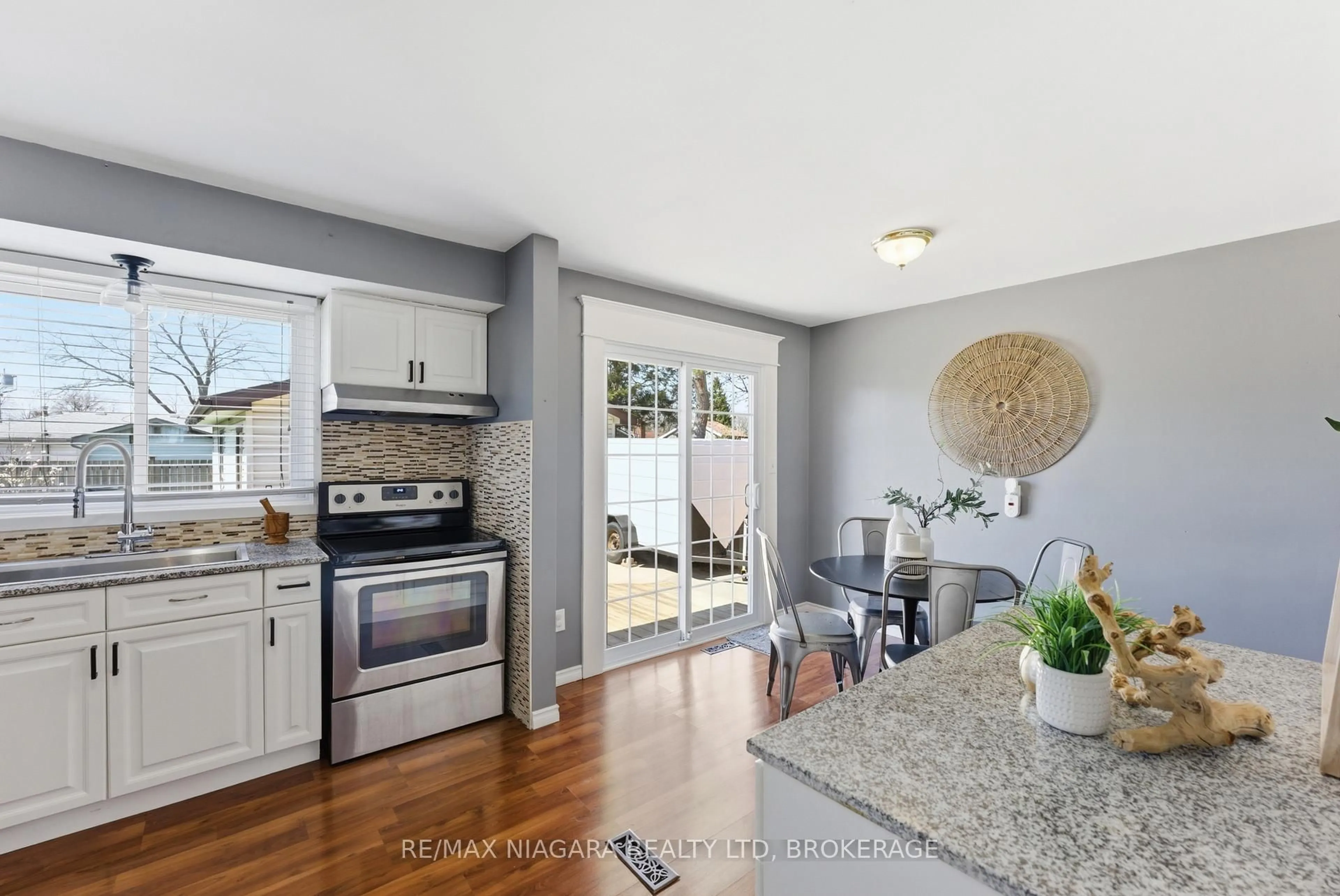 Open concept kitchen, unknown for 45 Meredith Dr, St. Catharines Ontario L2M 6R5