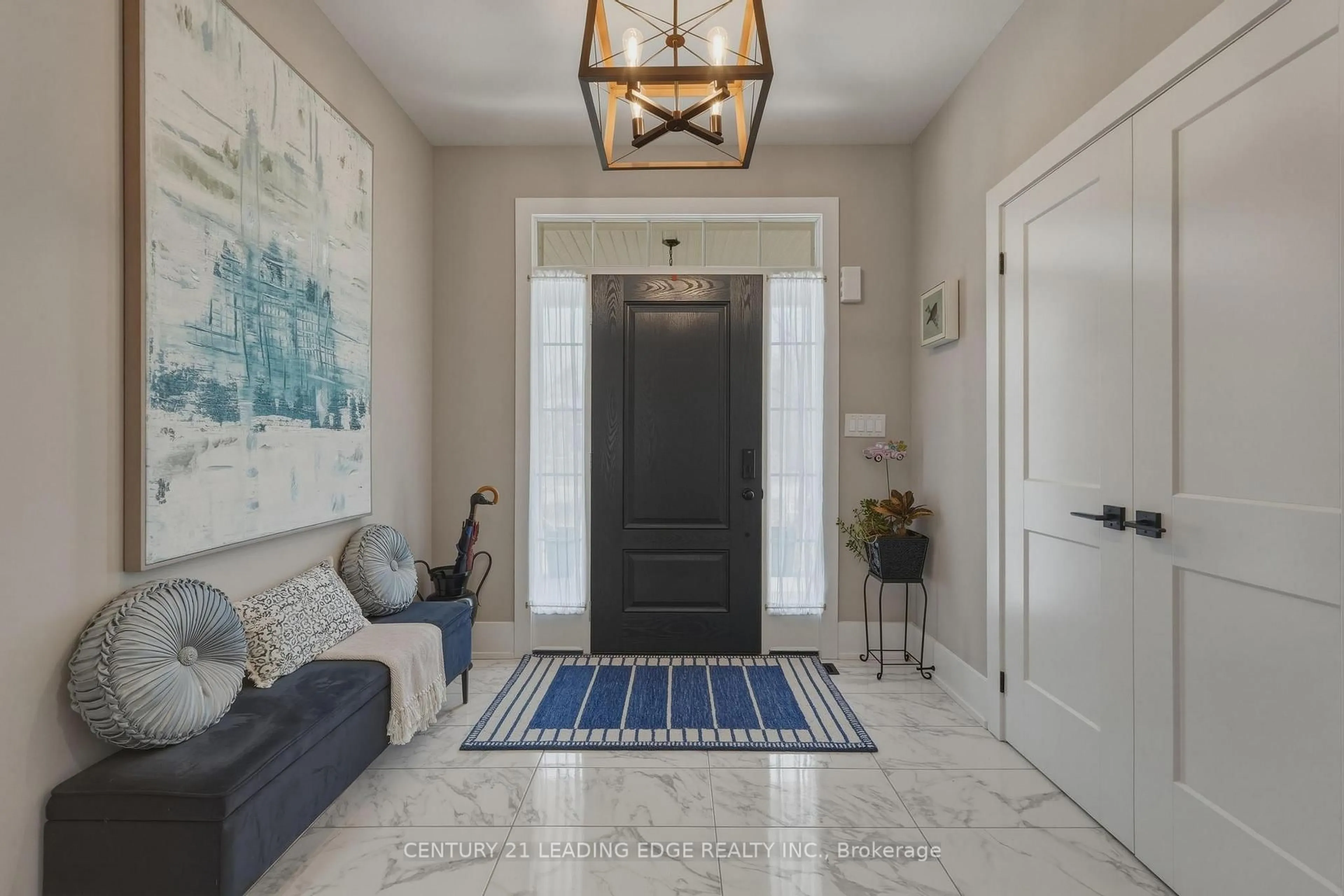 Indoor entryway for 1104 Xavier St, Gravenhurst Ontario P0E 1G0