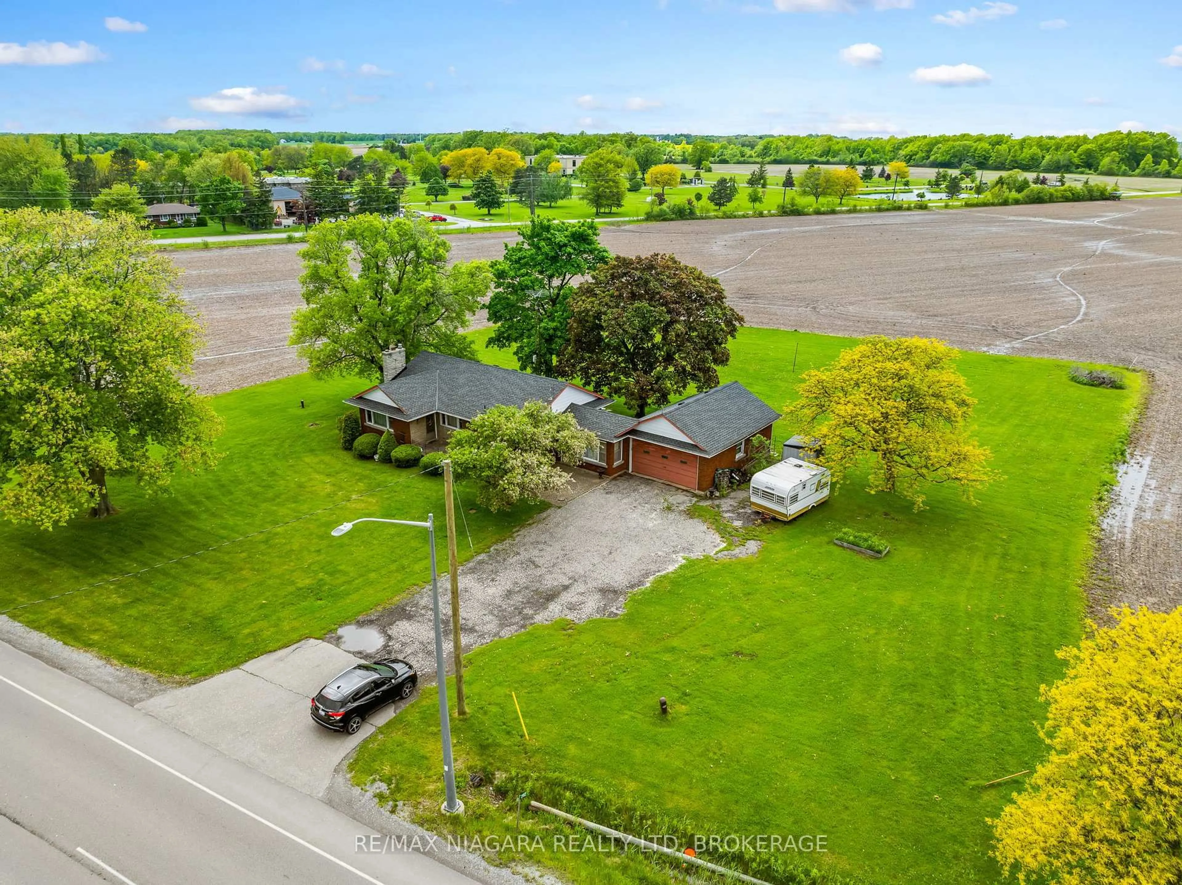 A pic from outside/outdoor area/front of a property/back of a property/a pic from drone, street for 2152 Hwy 20, Thorold Ontario L2V 5S4