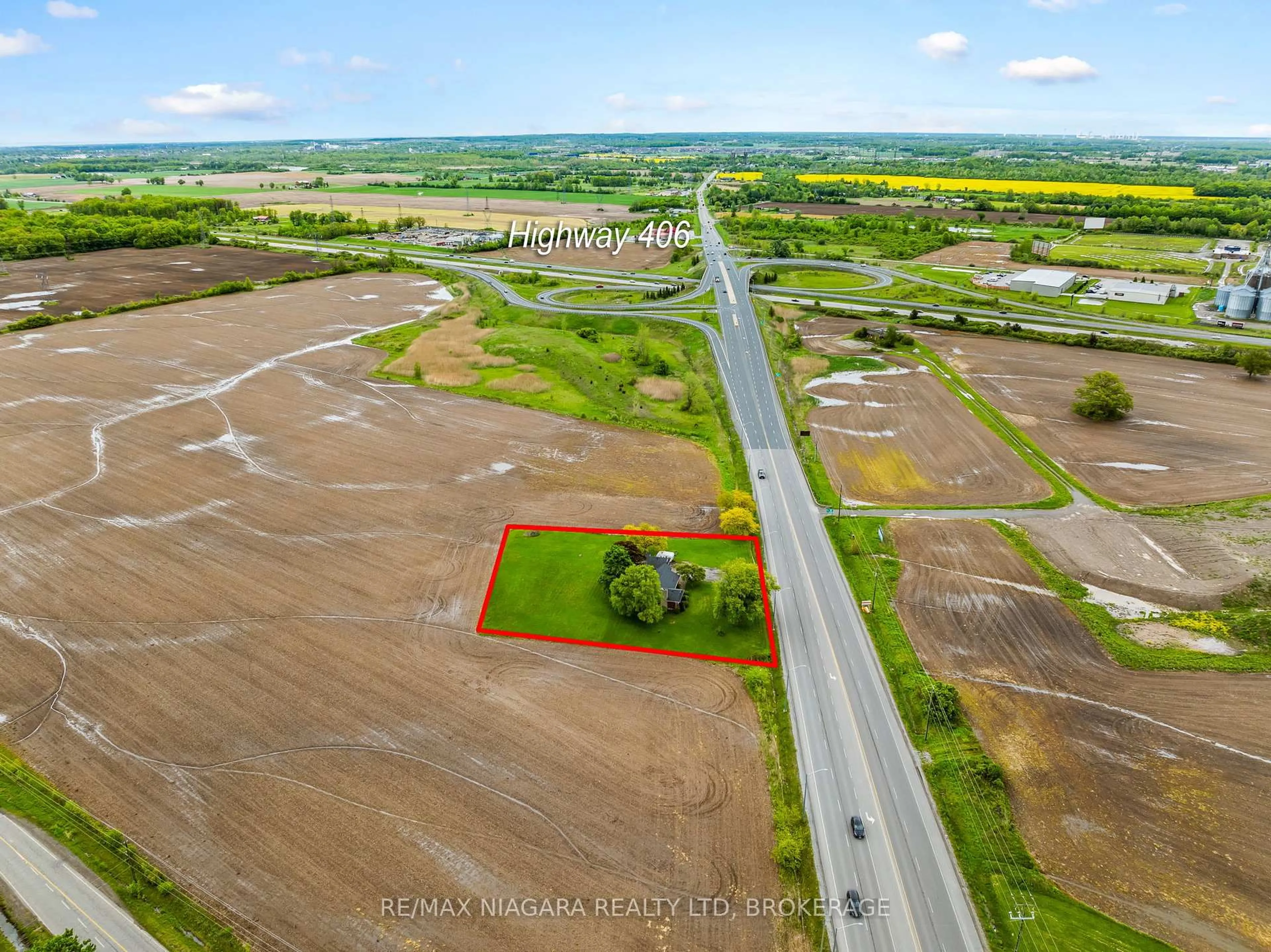 A pic from outside/outdoor area/front of a property/back of a property/a pic from drone, water/lake/river/ocean view for 2152 Hwy 20, Thorold Ontario L2V 5S4