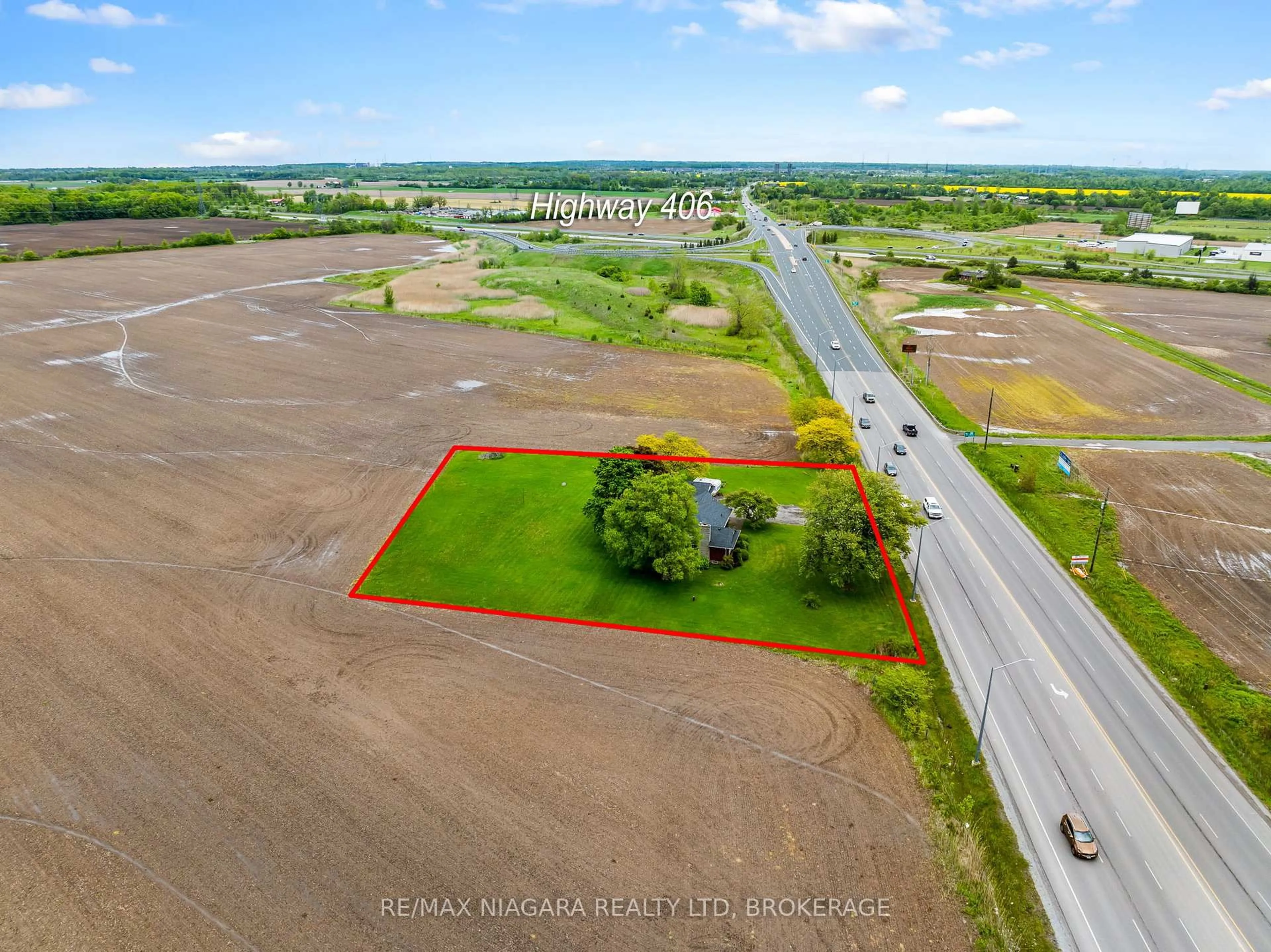 A pic from outside/outdoor area/front of a property/back of a property/a pic from drone, water/lake/river/ocean view for 2152 Hwy 20, Thorold Ontario L2V 5S4