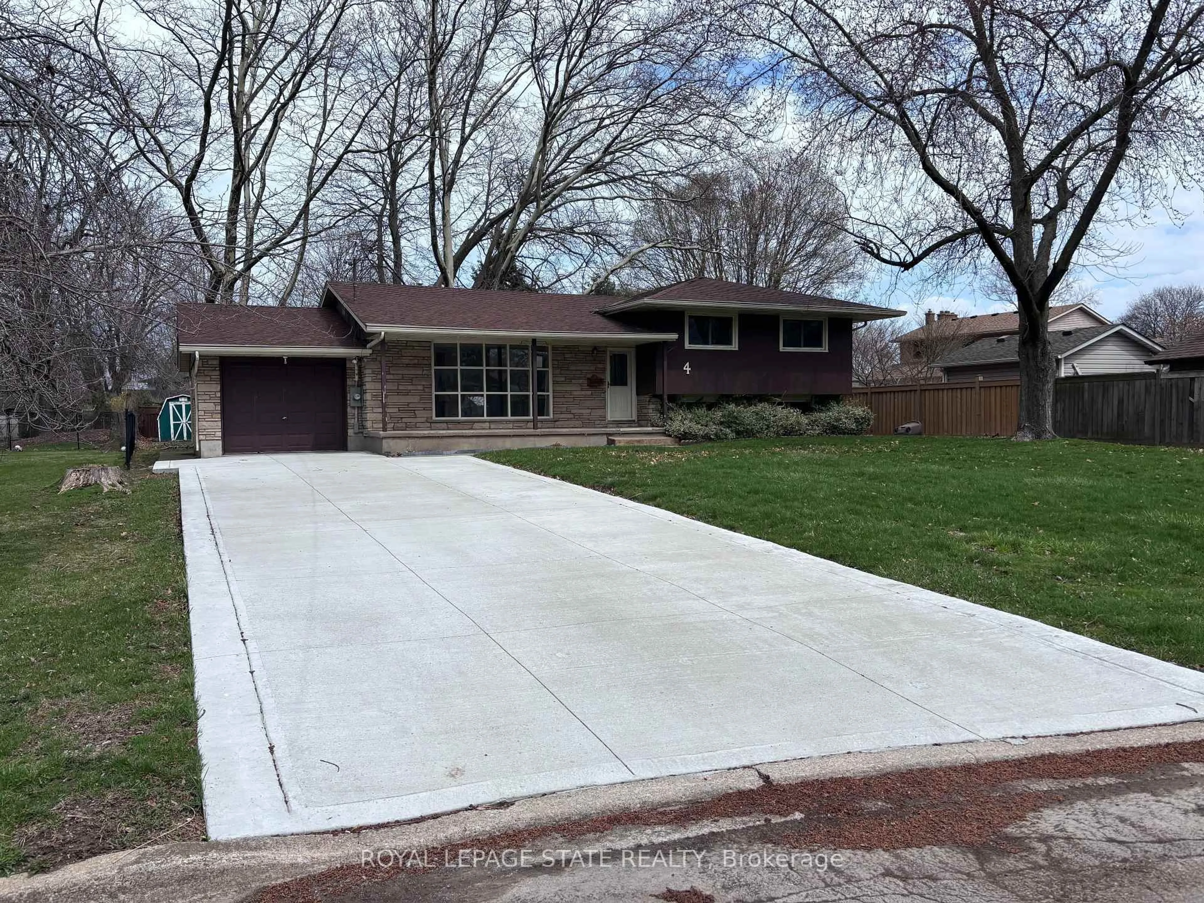 Unknown for 4 Beechwood Crt, St. Catharines Ontario L2N 3H7