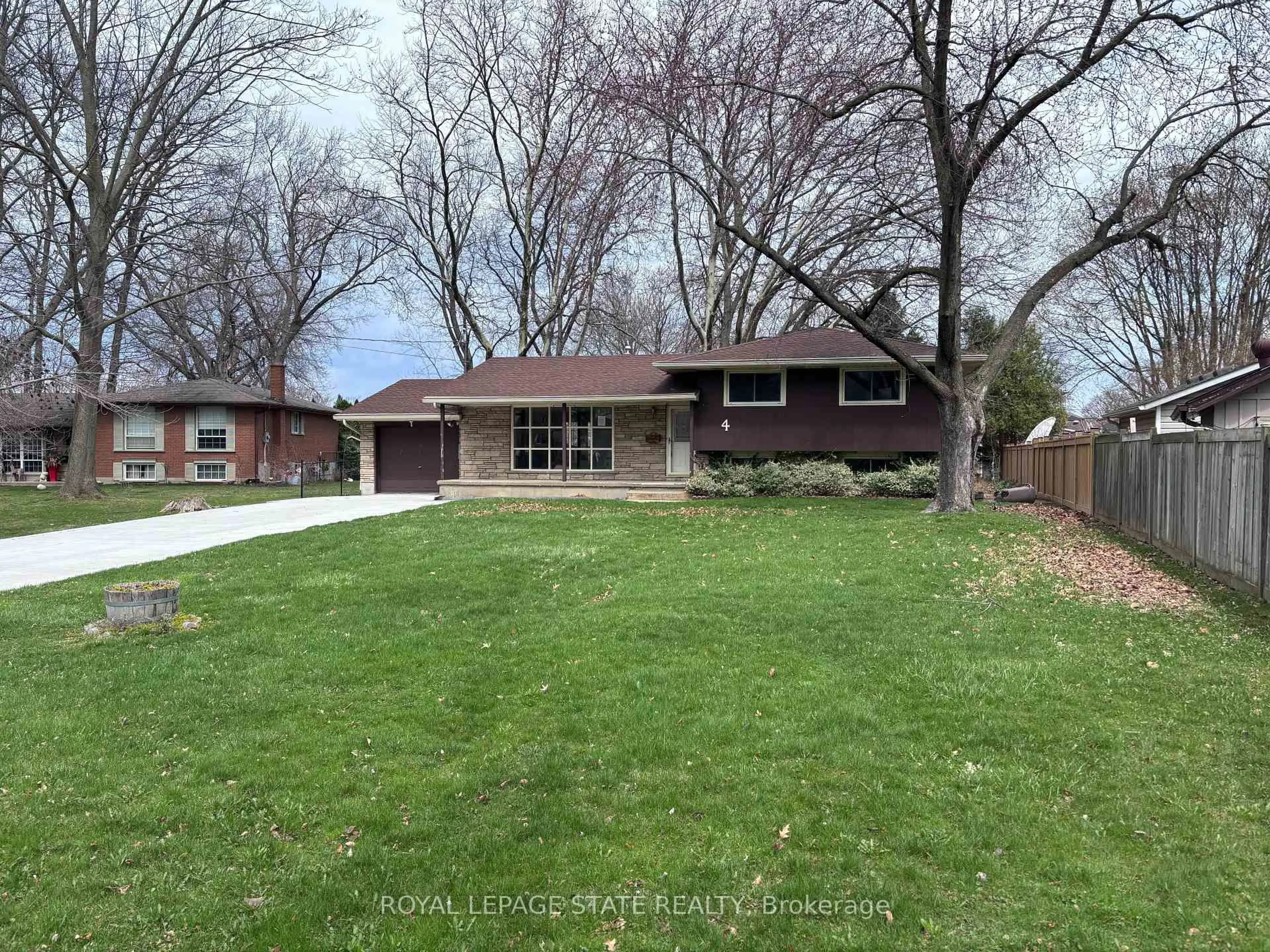 Home with brick exterior material, street for 4 Beechwood Crt, St. Catharines Ontario L2N 3H7