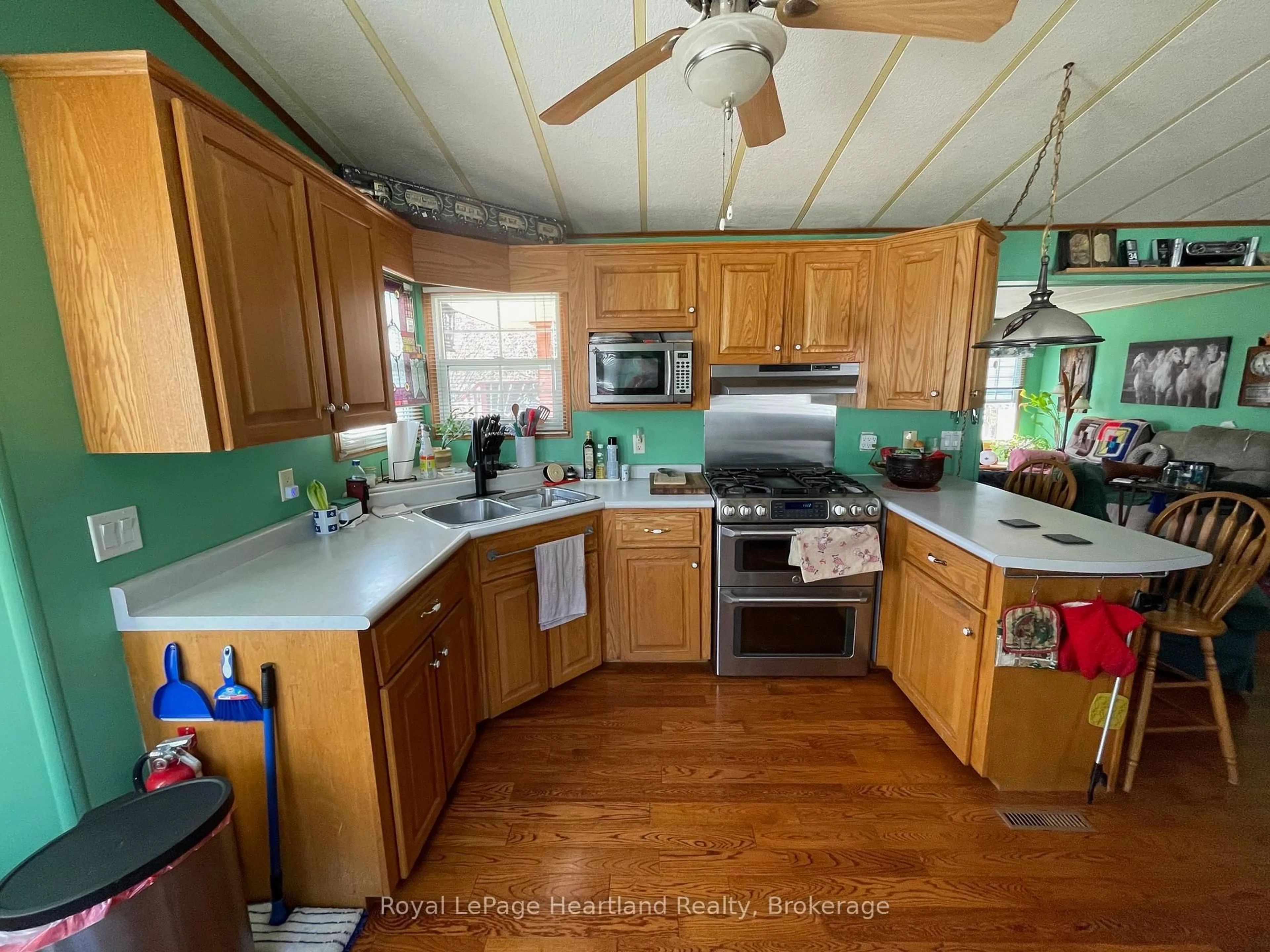 Standard kitchen, unknown for 11 - 77719 Bluewater Highway, Bluewater Ontario N0M 1G0