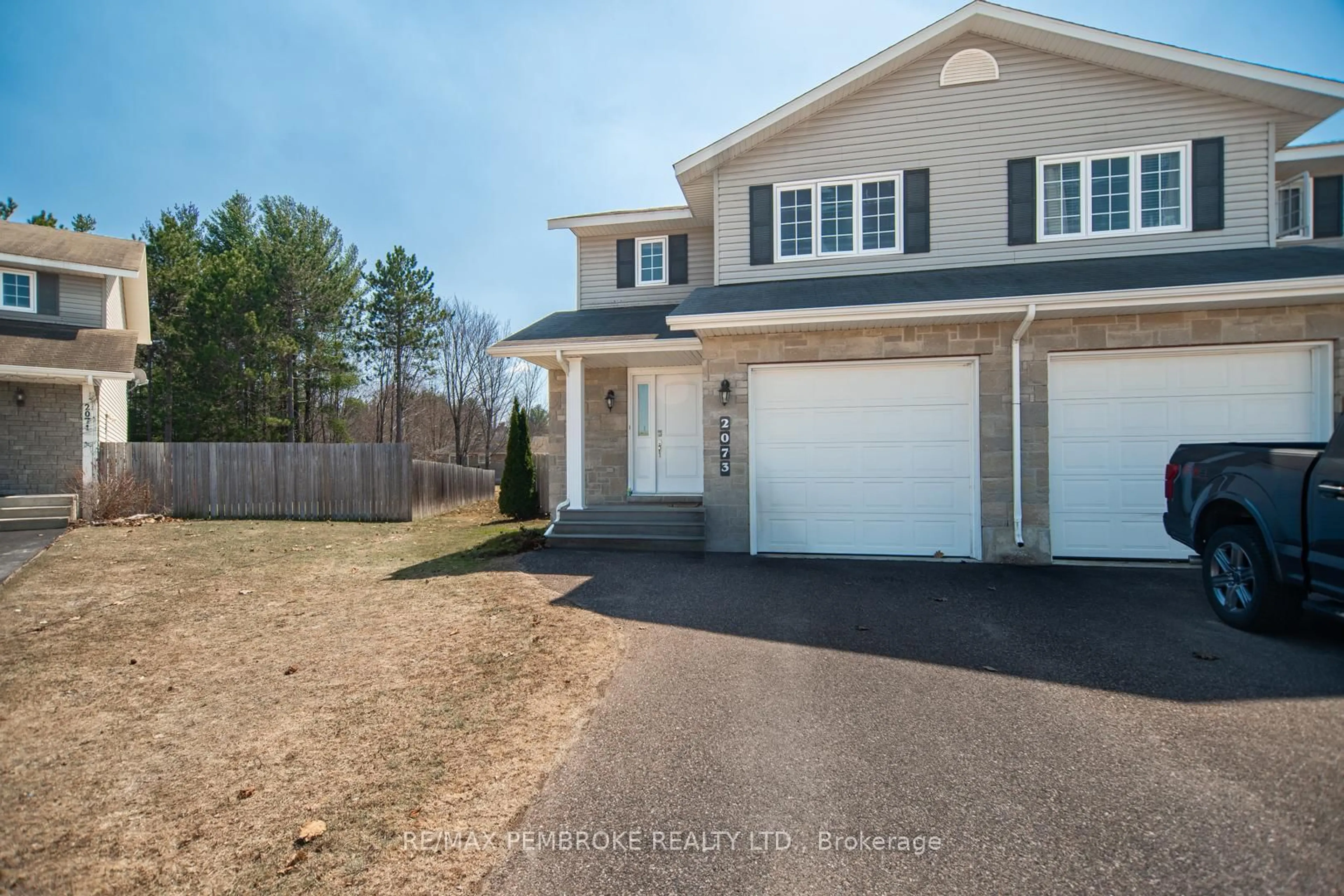 A pic from outside/outdoor area/front of a property/back of a property/a pic from drone, street for 2073 Sandstone Cres, Petawawa Ontario K8H 0B2