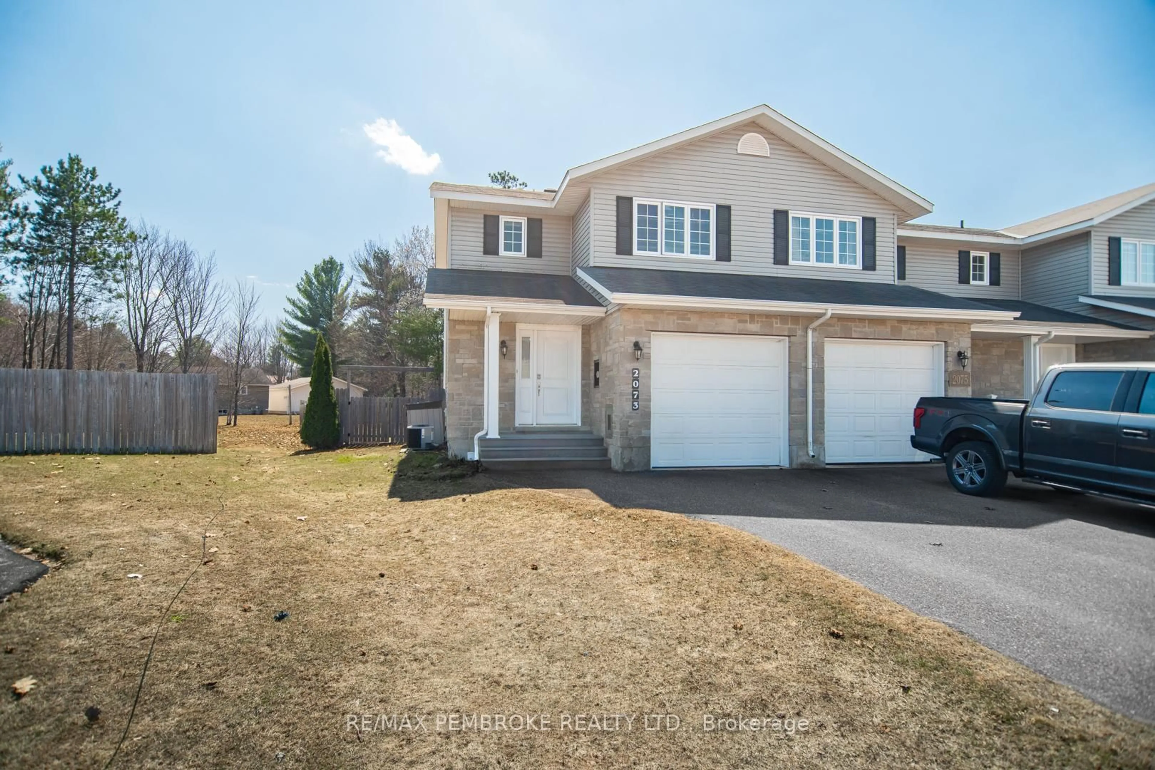 Home with vinyl exterior material, street for 2073 Sandstone Cres, Petawawa Ontario K8H 0B2