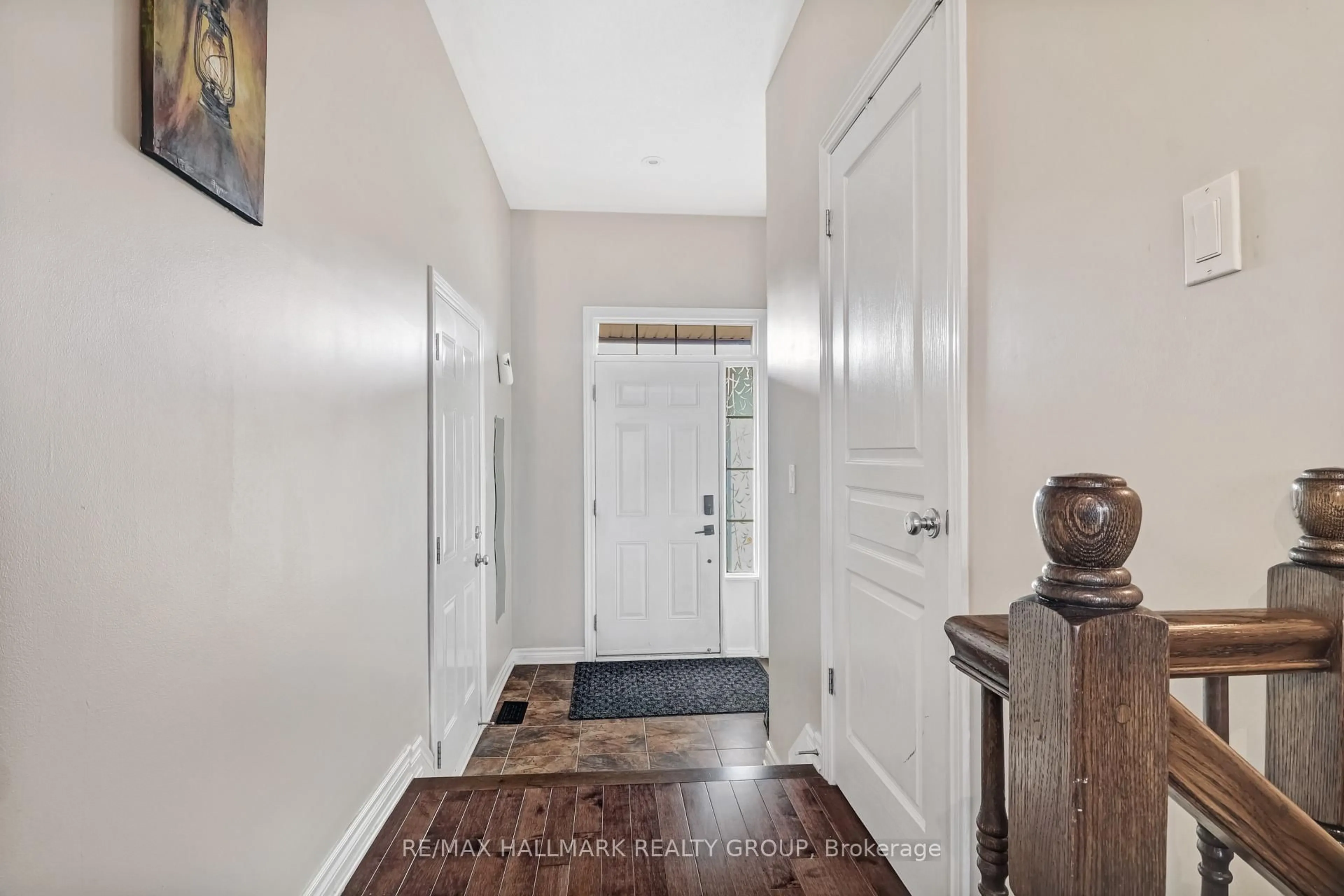 Indoor entryway for 1998 Pennyroyal Cres, Orleans Ontario K4A 0S7