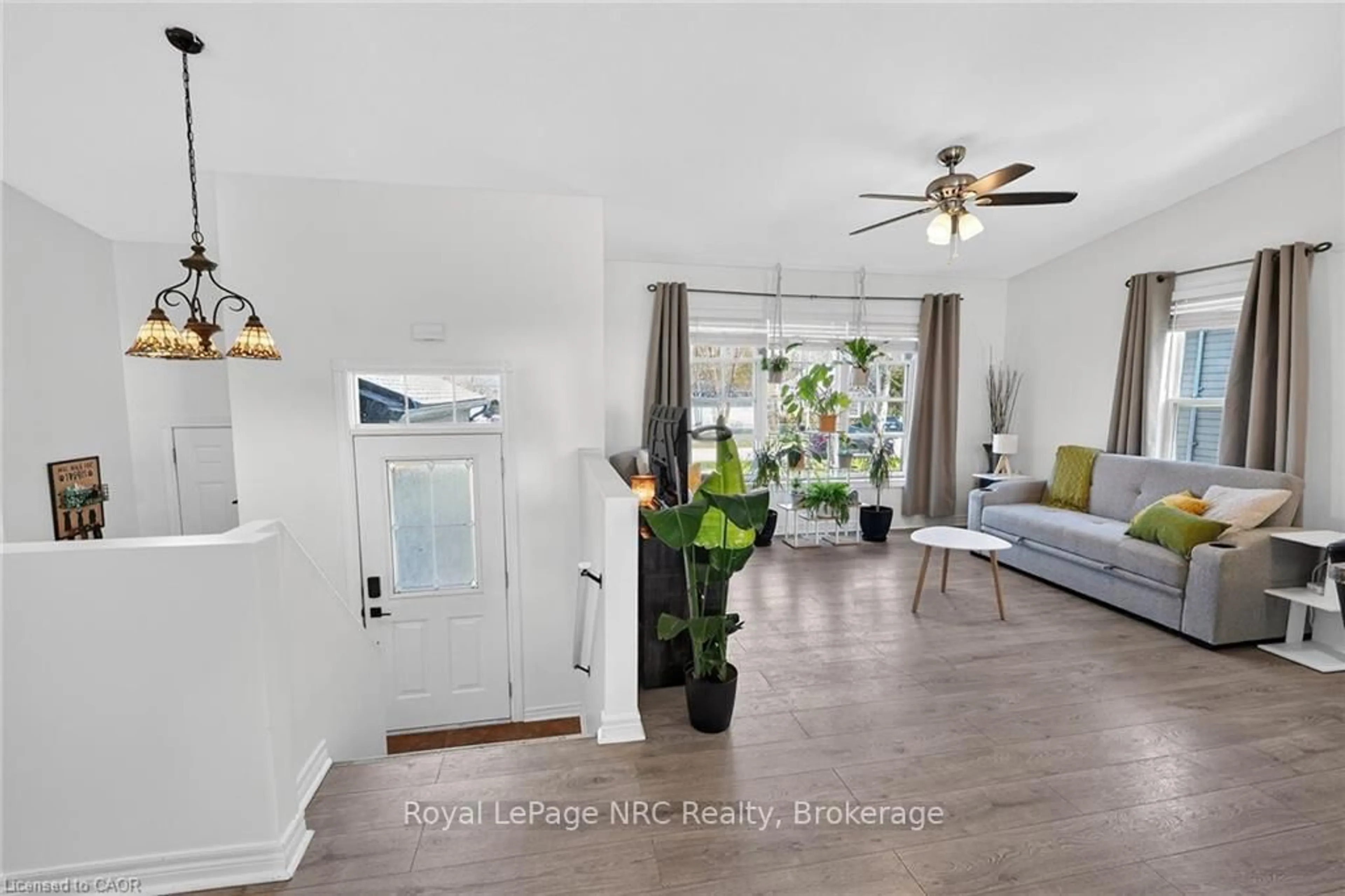 Indoor entryway for 3001 Young Ave, Fort Erie Ontario L0S 1N0