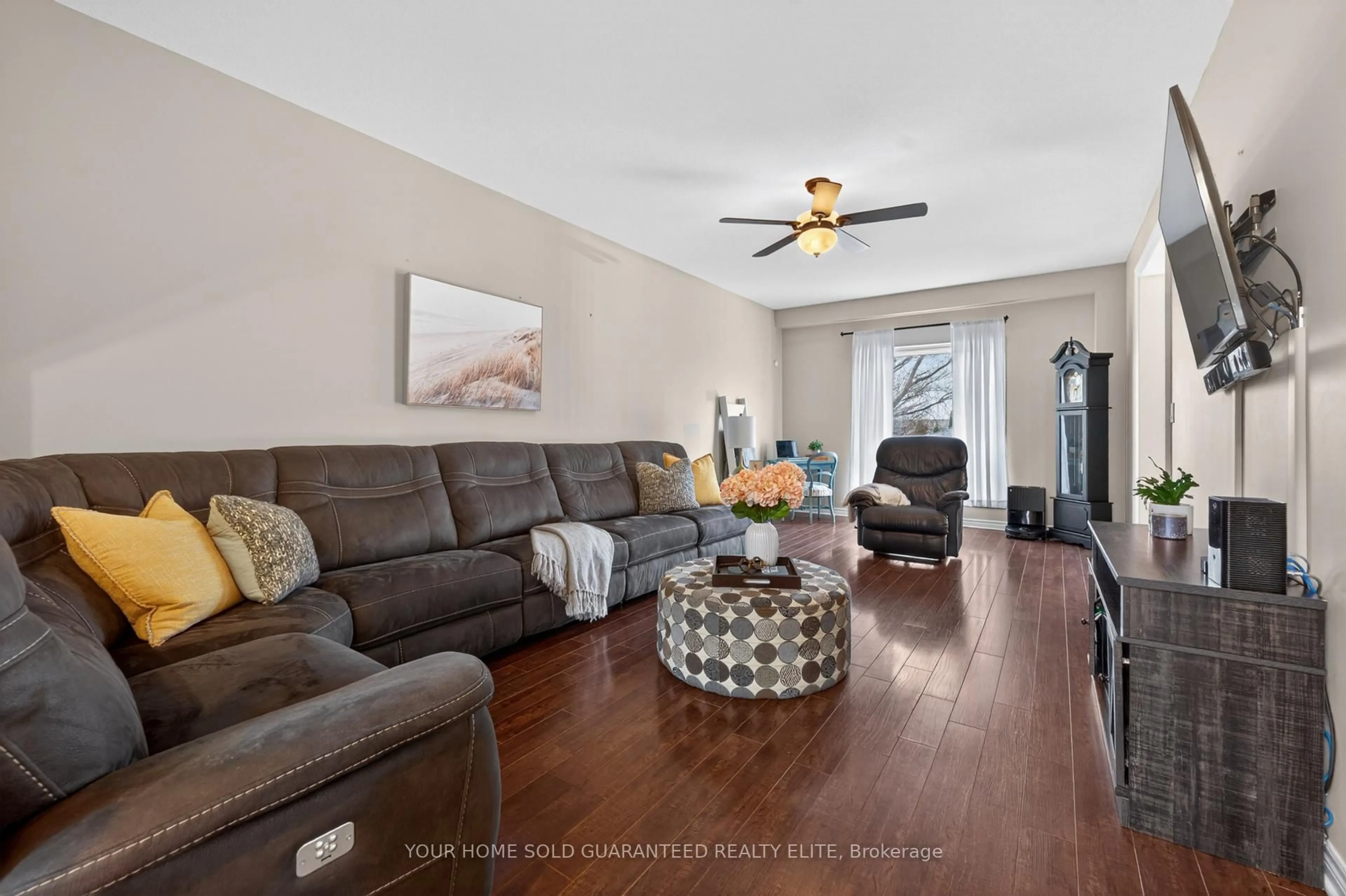 Living room with furniture, wood/laminate floor for 4071 Bush Cres, Lincoln Ontario L3J 0G7